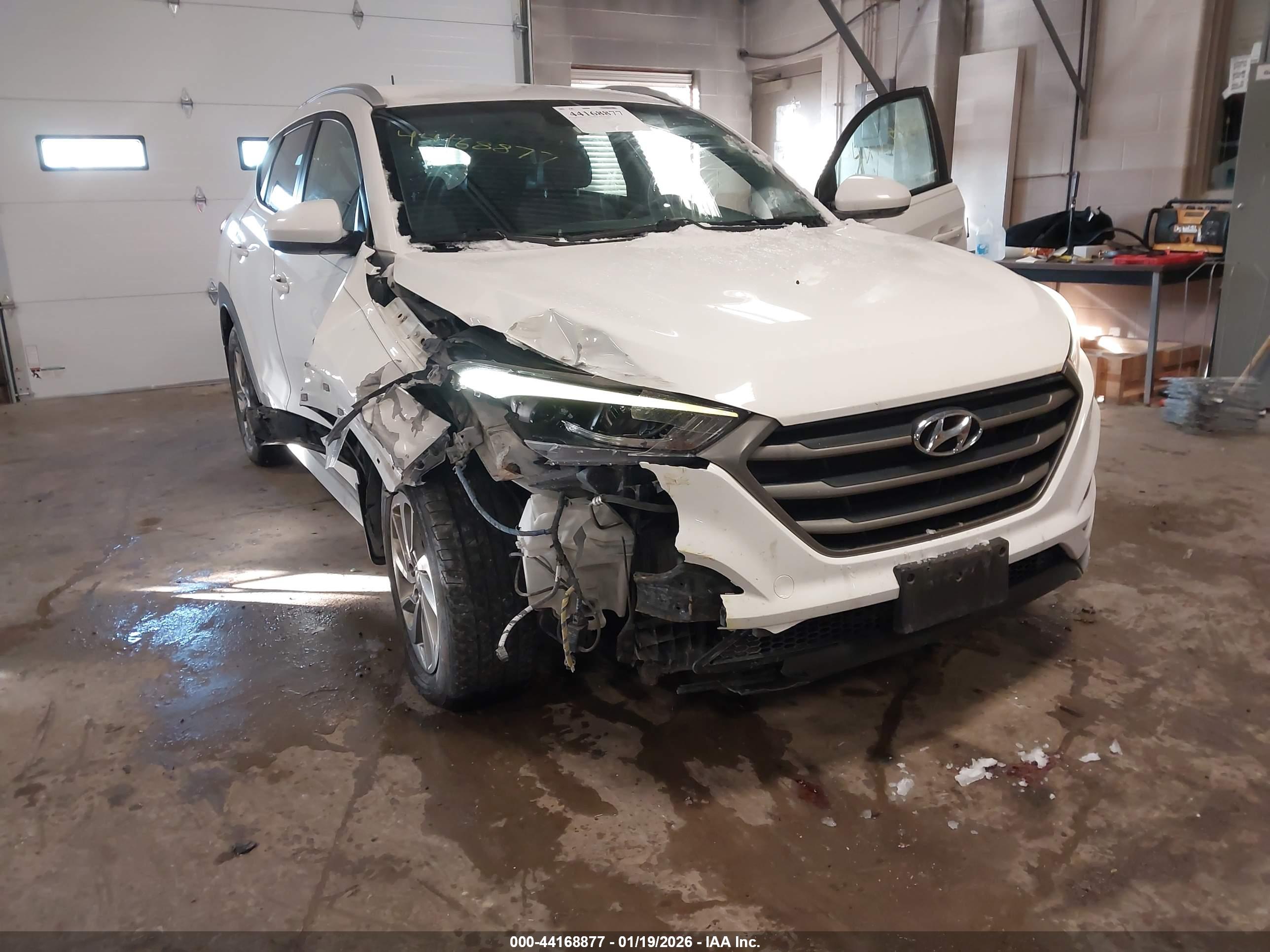 HYUNDAI TUCSON image 6
