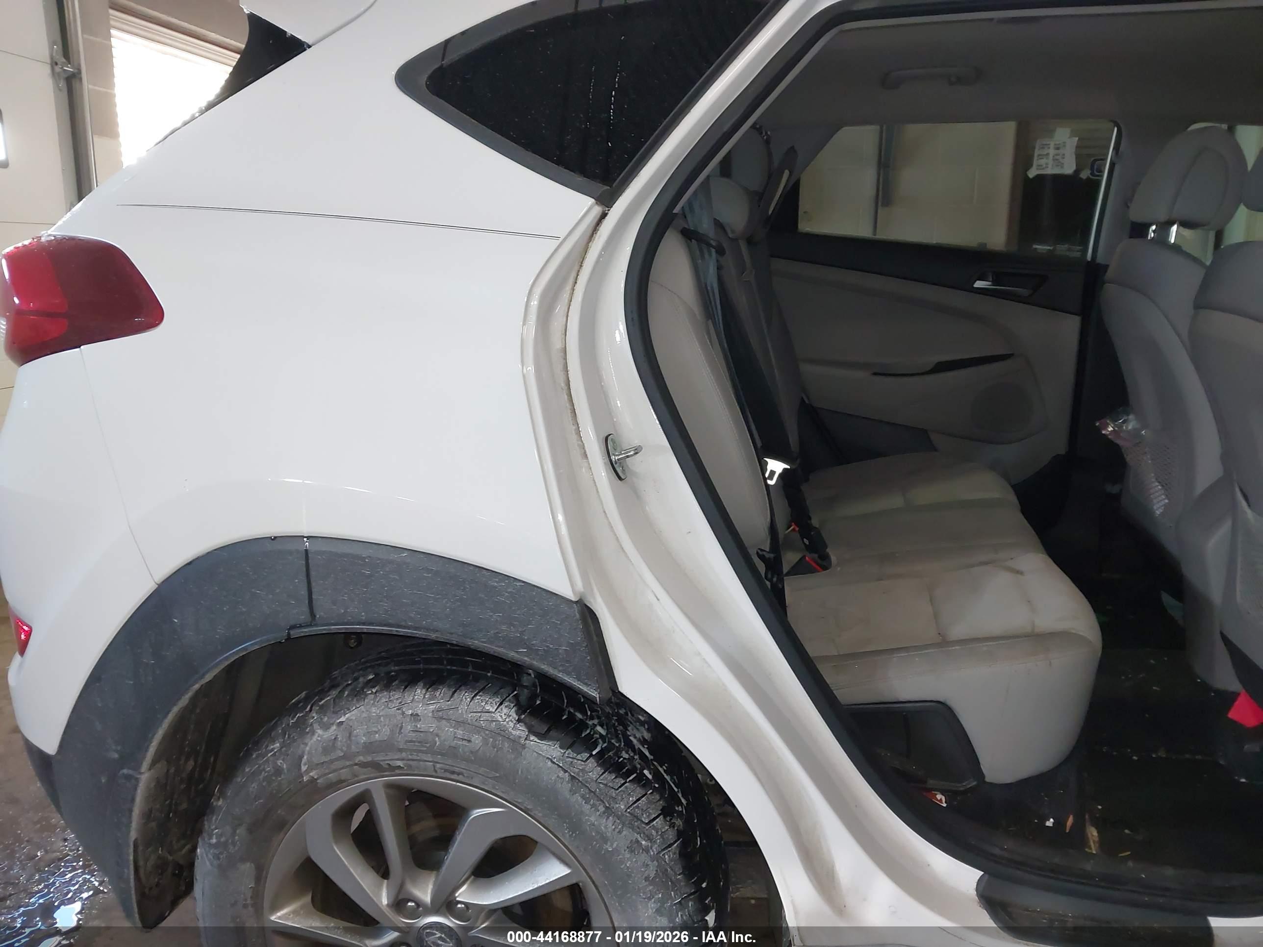 HYUNDAI TUCSON image 8