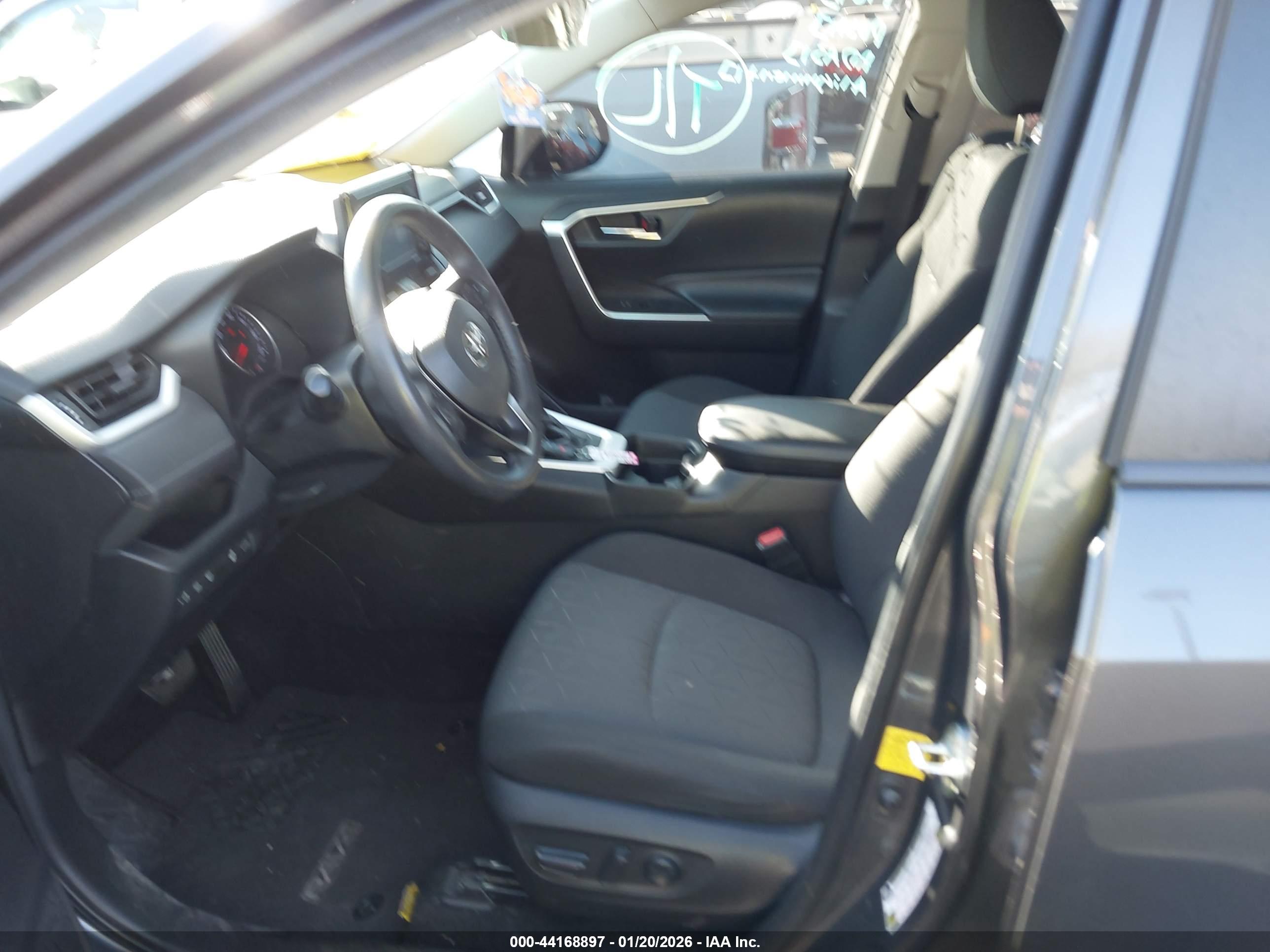 TOYOTA RAV4 image 5