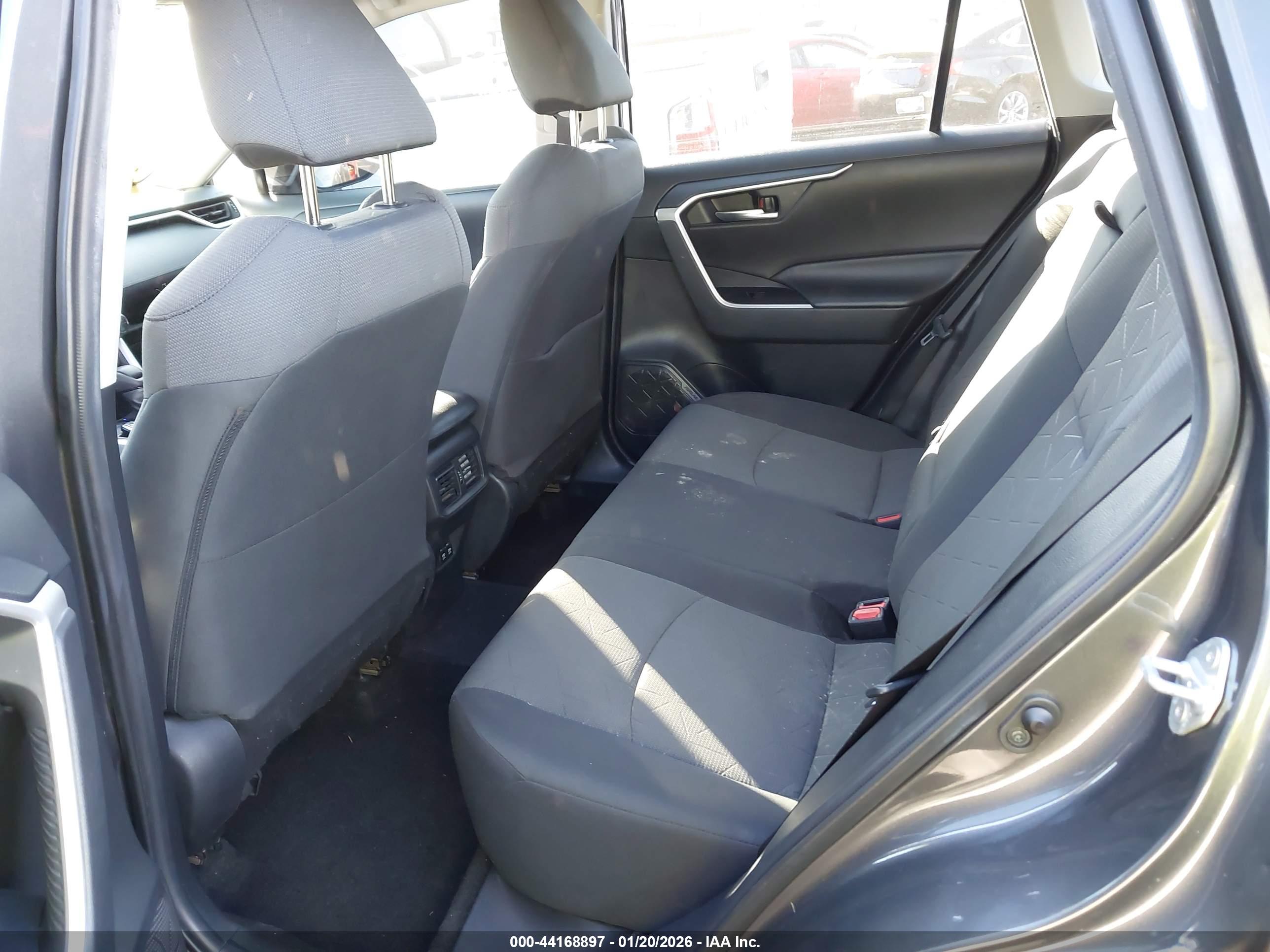 TOYOTA RAV4 image 8