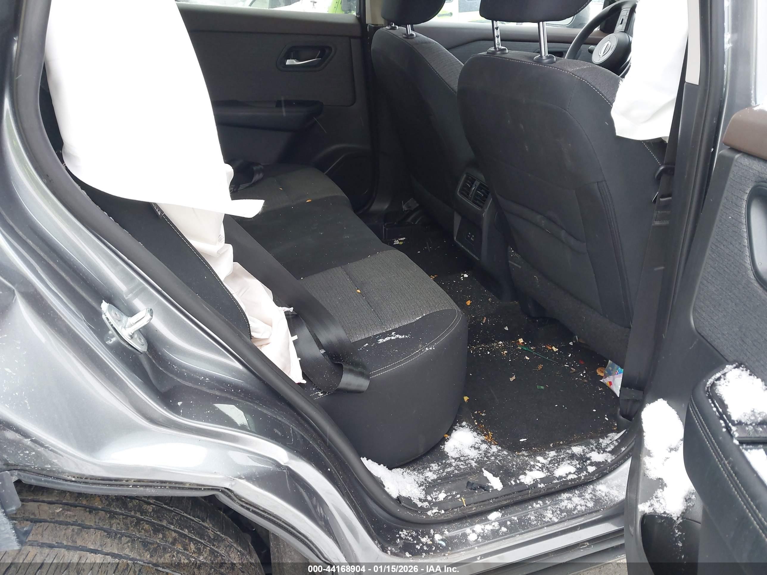 NISSAN ROGUE image 8