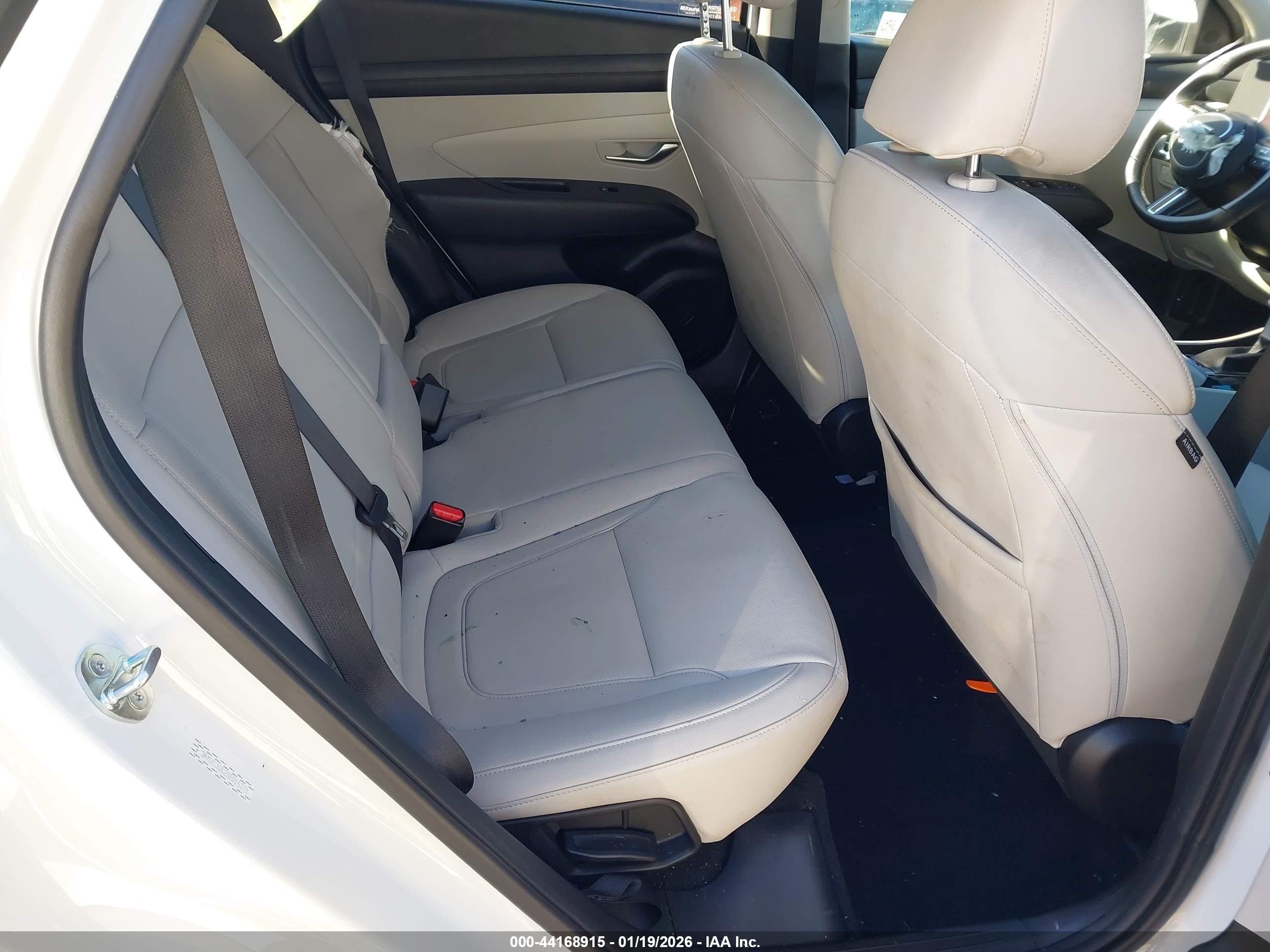 HYUNDAI TUCSON image 8