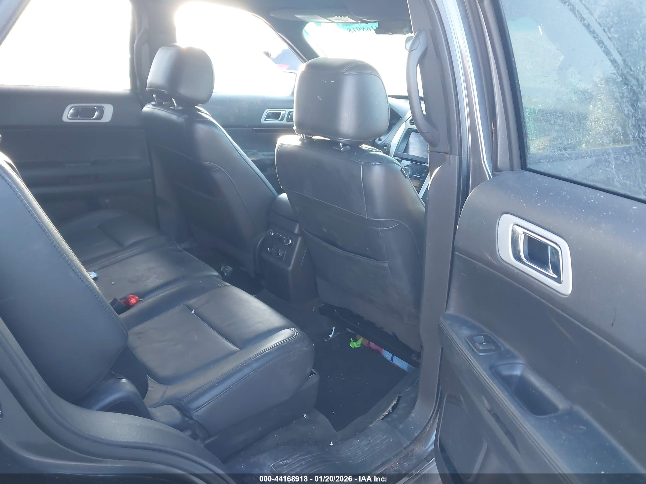 FORD EXPLORER image 8