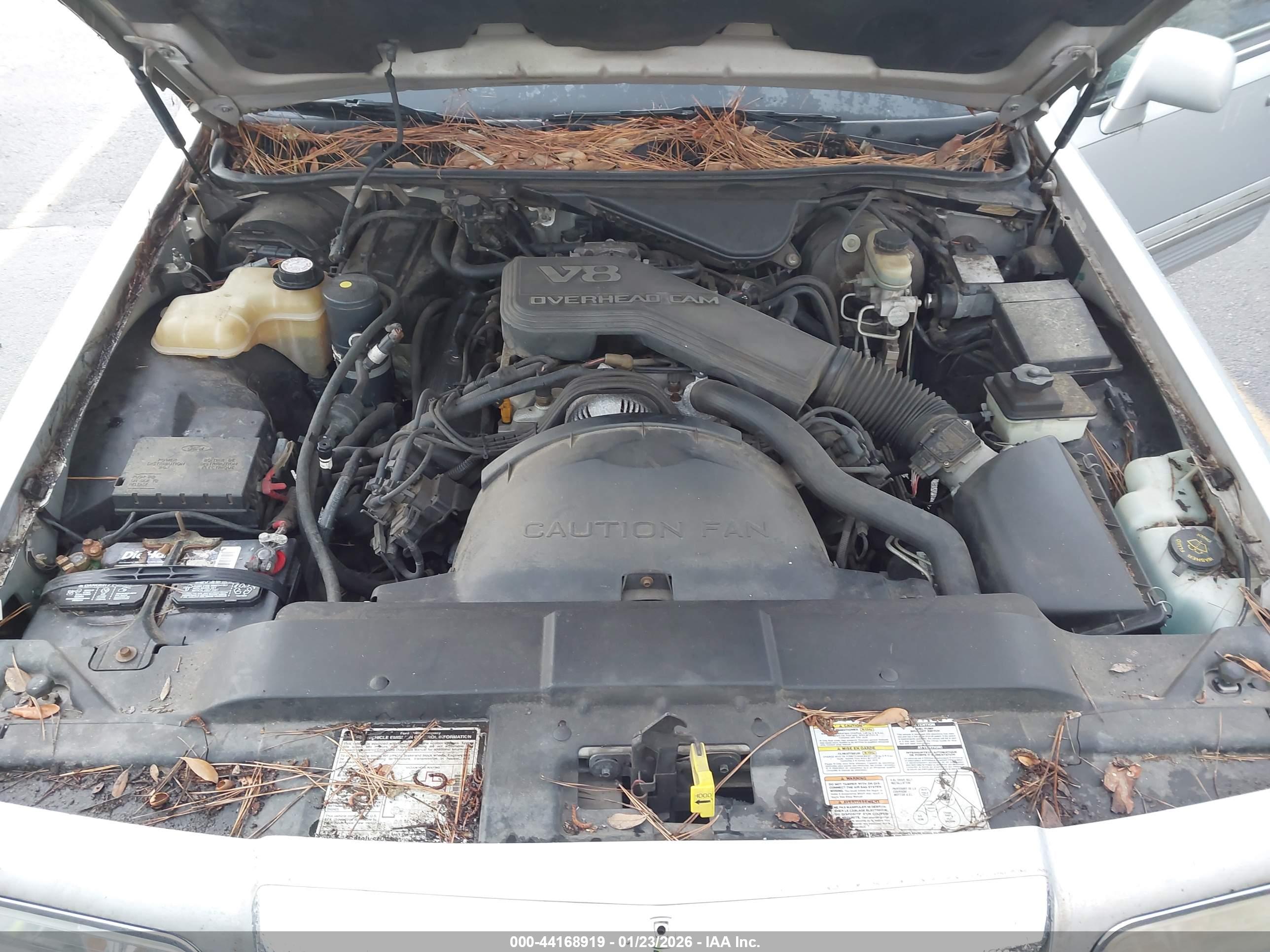 LINCOLN TOWN image 10