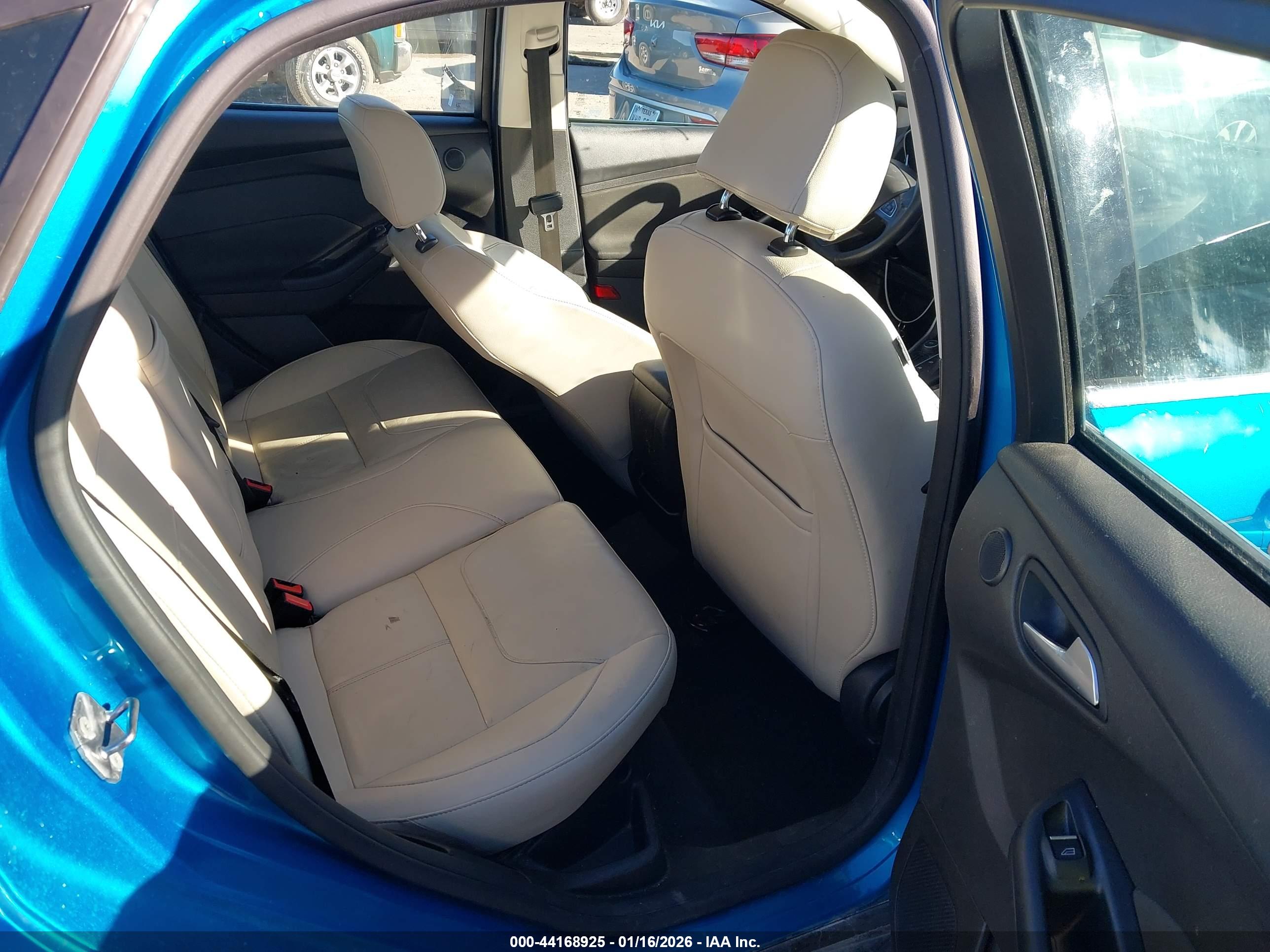 FORD FOCUS image 8