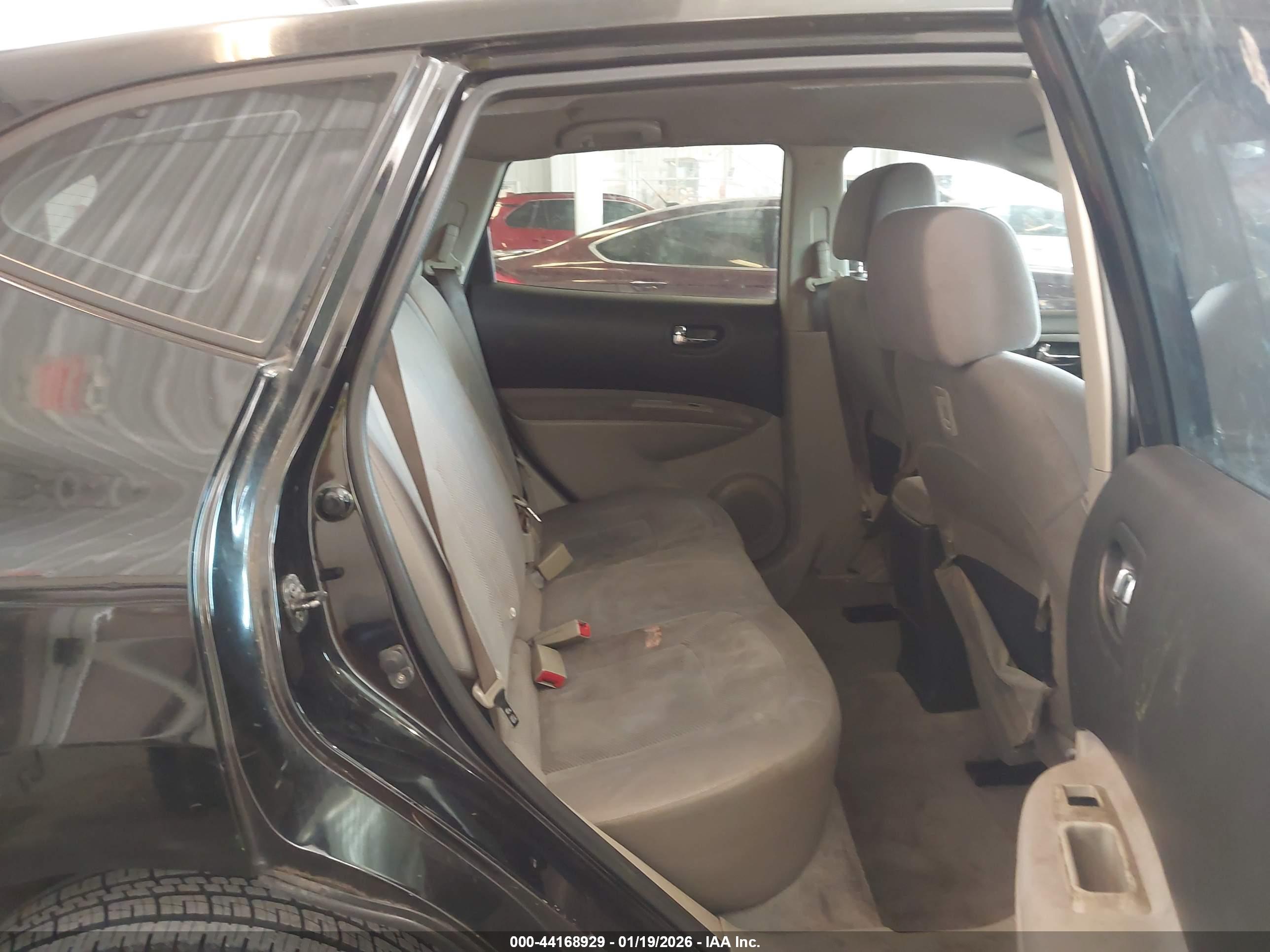 NISSAN ROGUE image 8