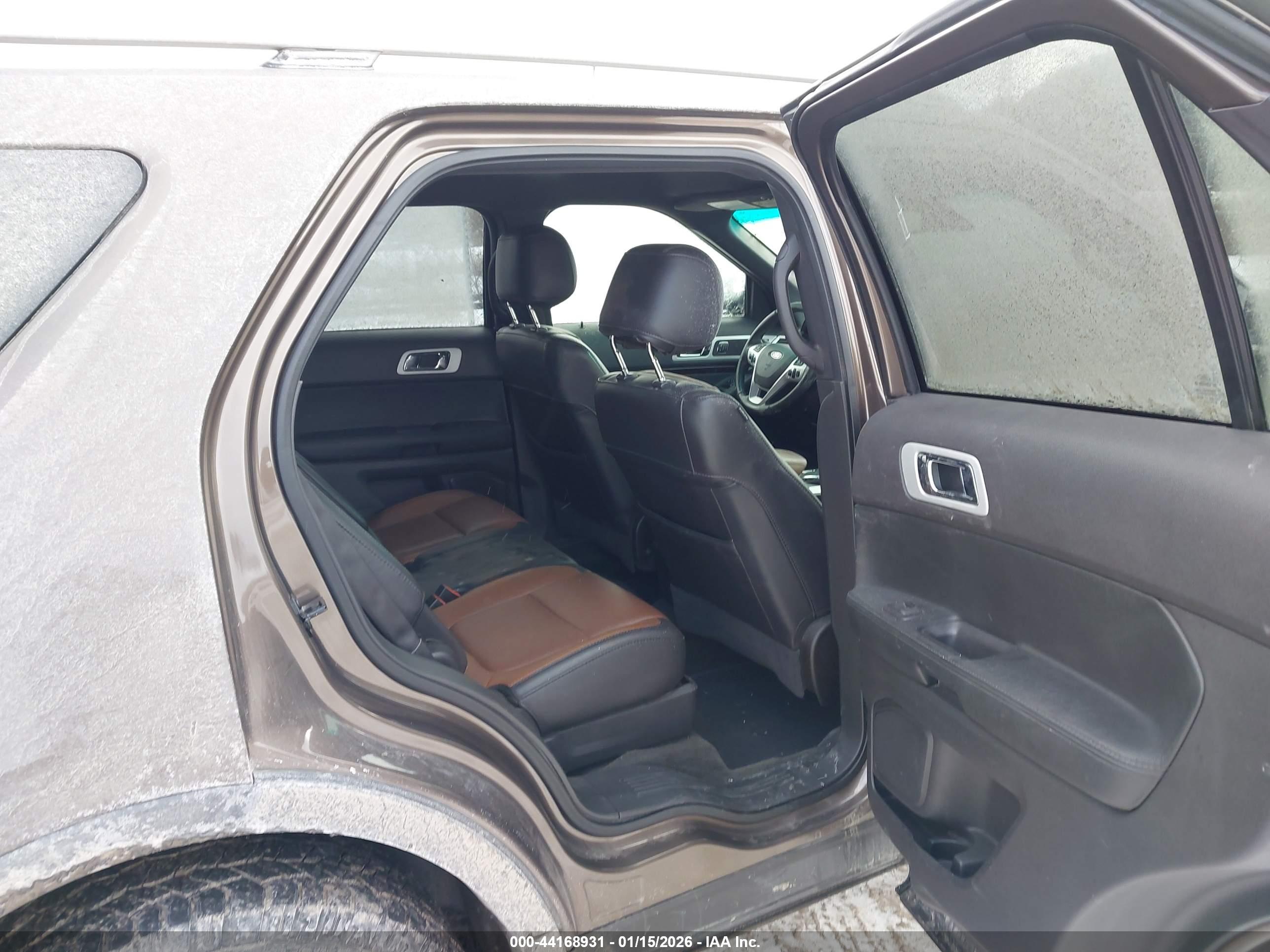 FORD EXPLORER image 8