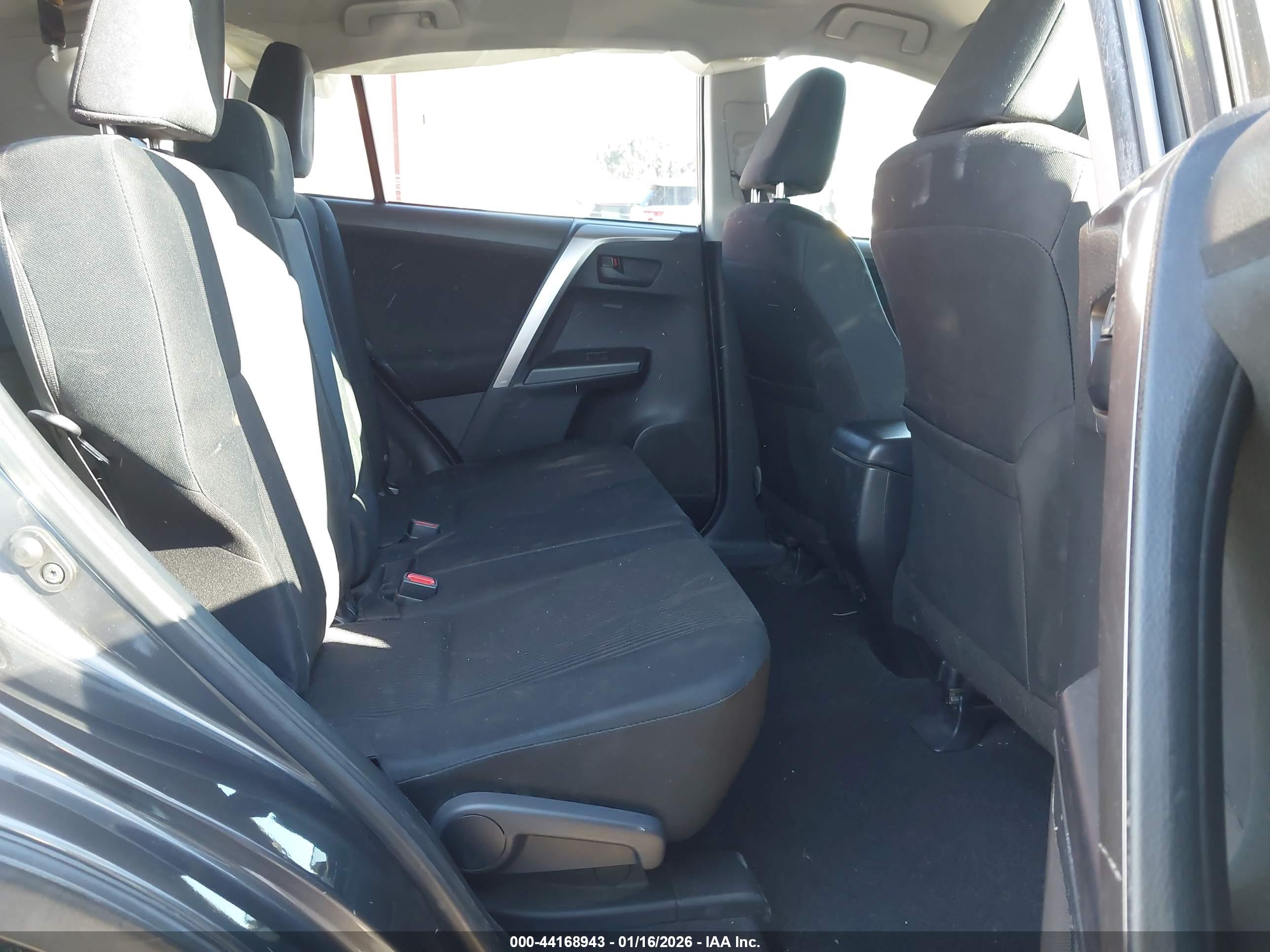 TOYOTA RAV4 image 8
