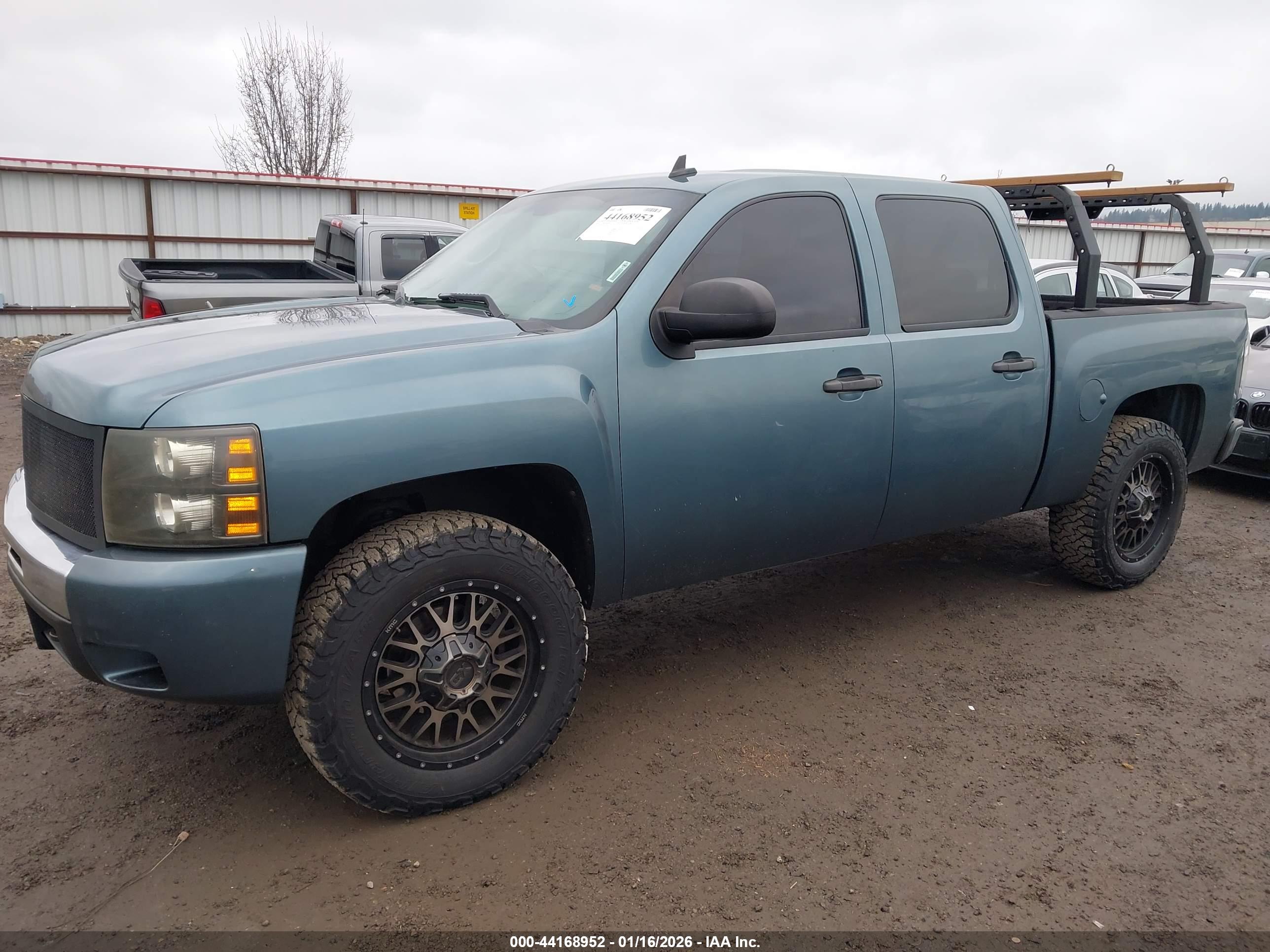 CHEVROLET SILVERADO image 2
