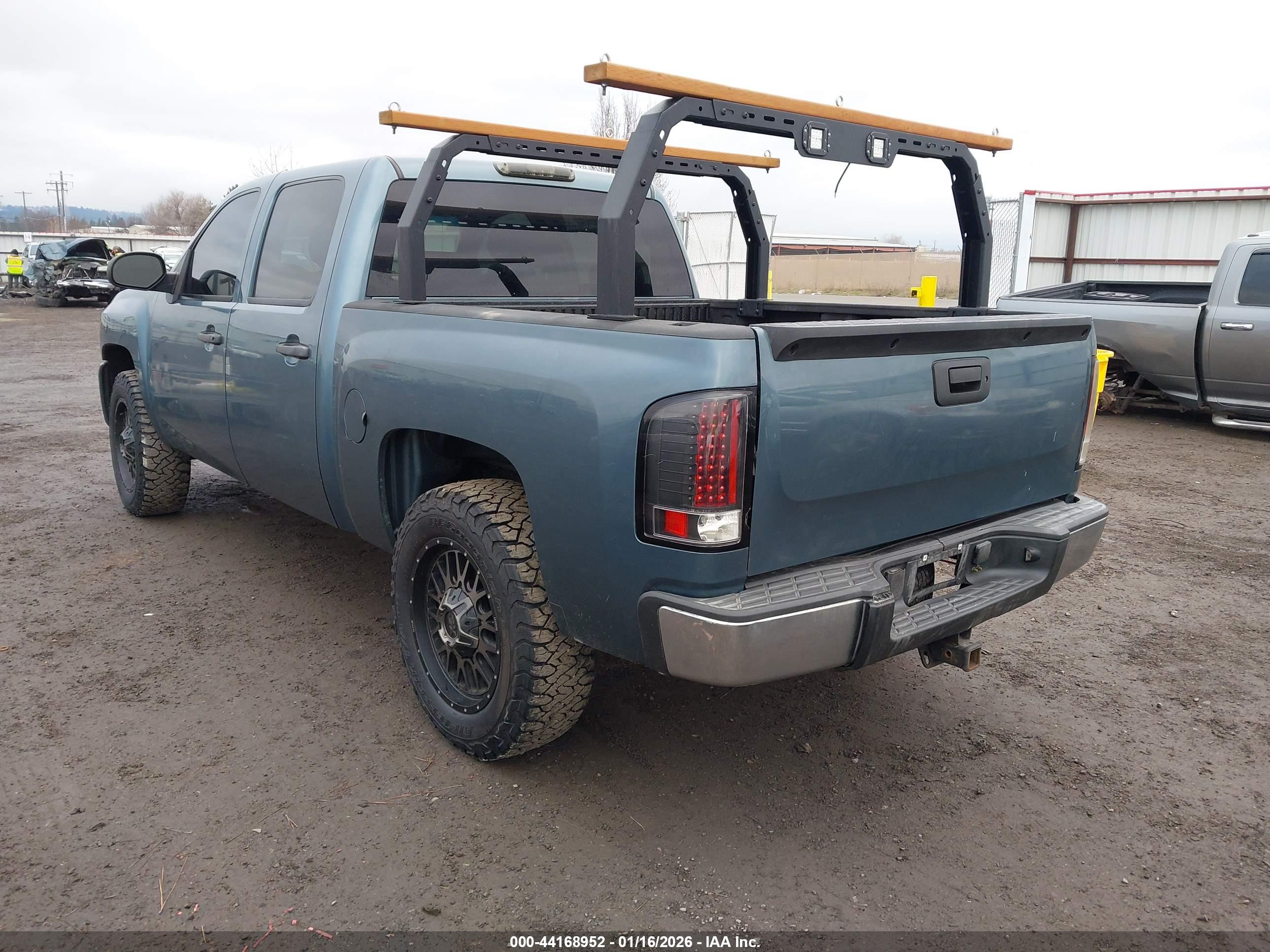 CHEVROLET SILVERADO image 3