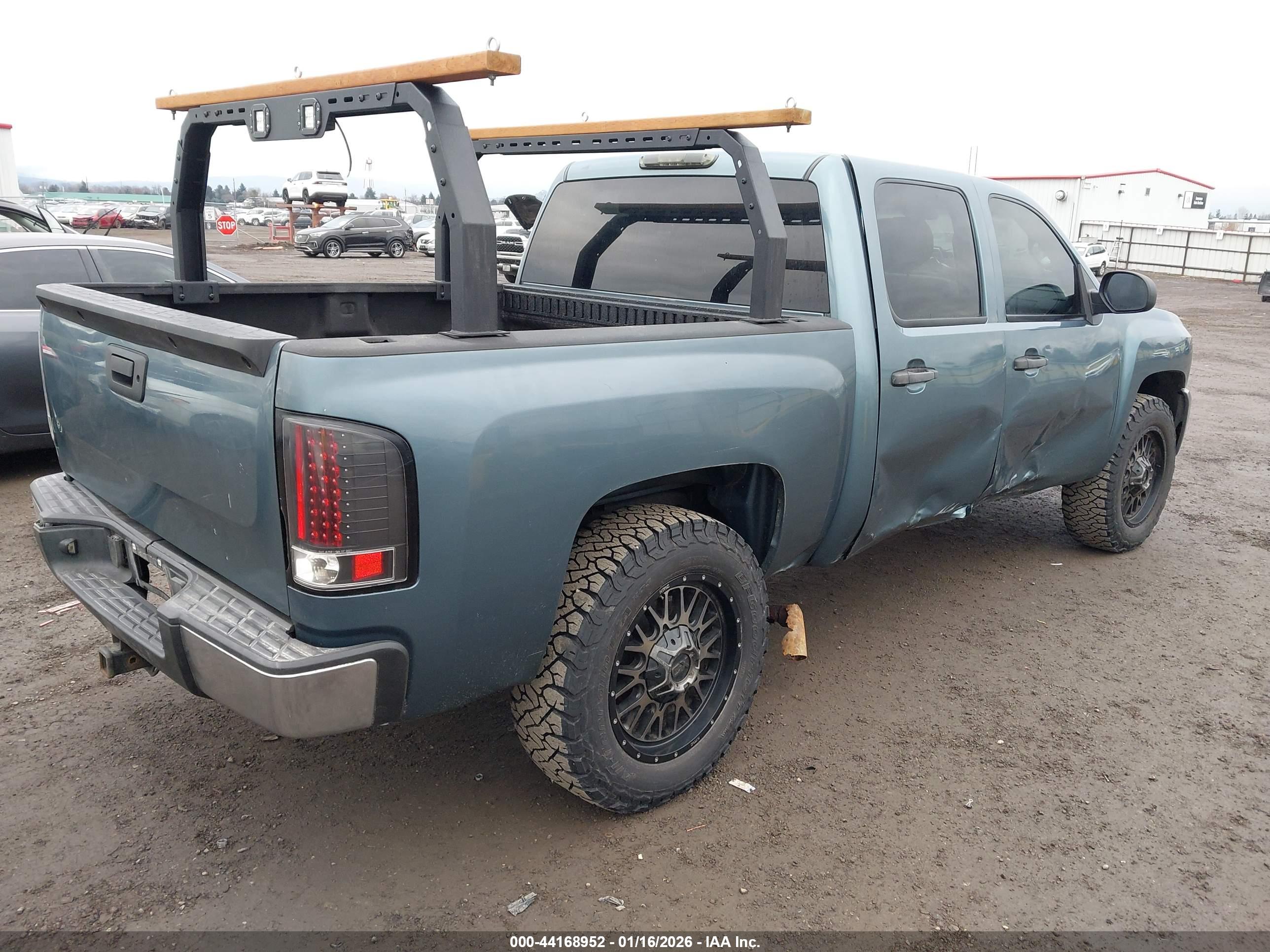CHEVROLET SILVERADO image 4