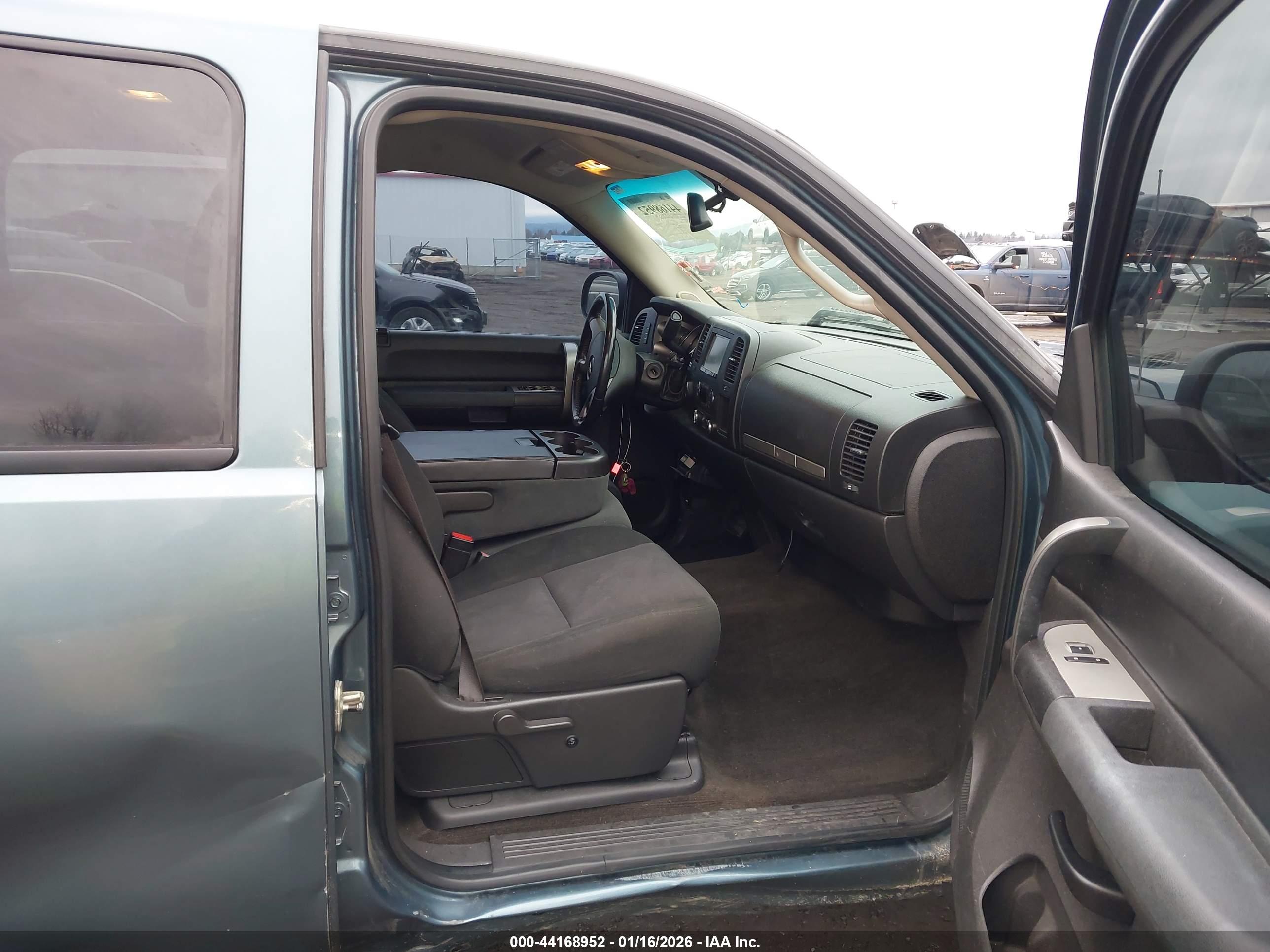 CHEVROLET SILVERADO image 5