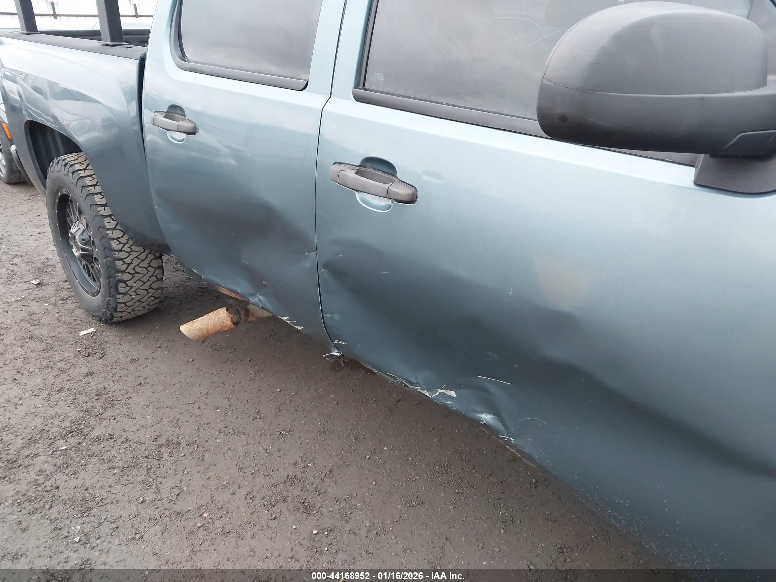 CHEVROLET SILVERADO image 6