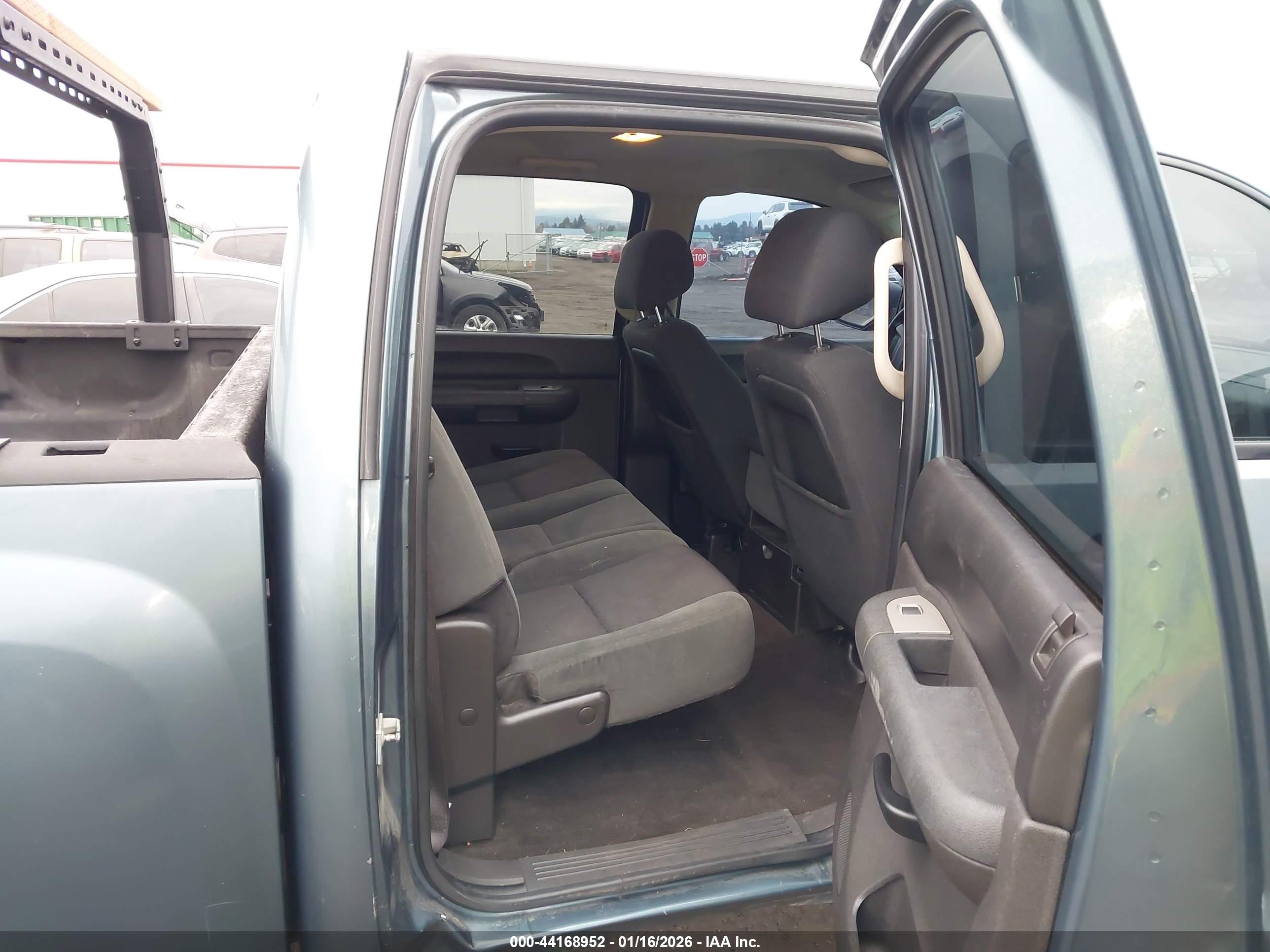 CHEVROLET SILVERADO image 8