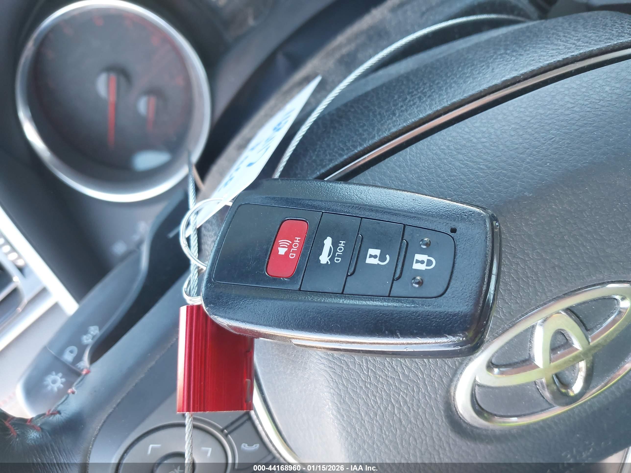 TOYOTA CAMRY image 11
