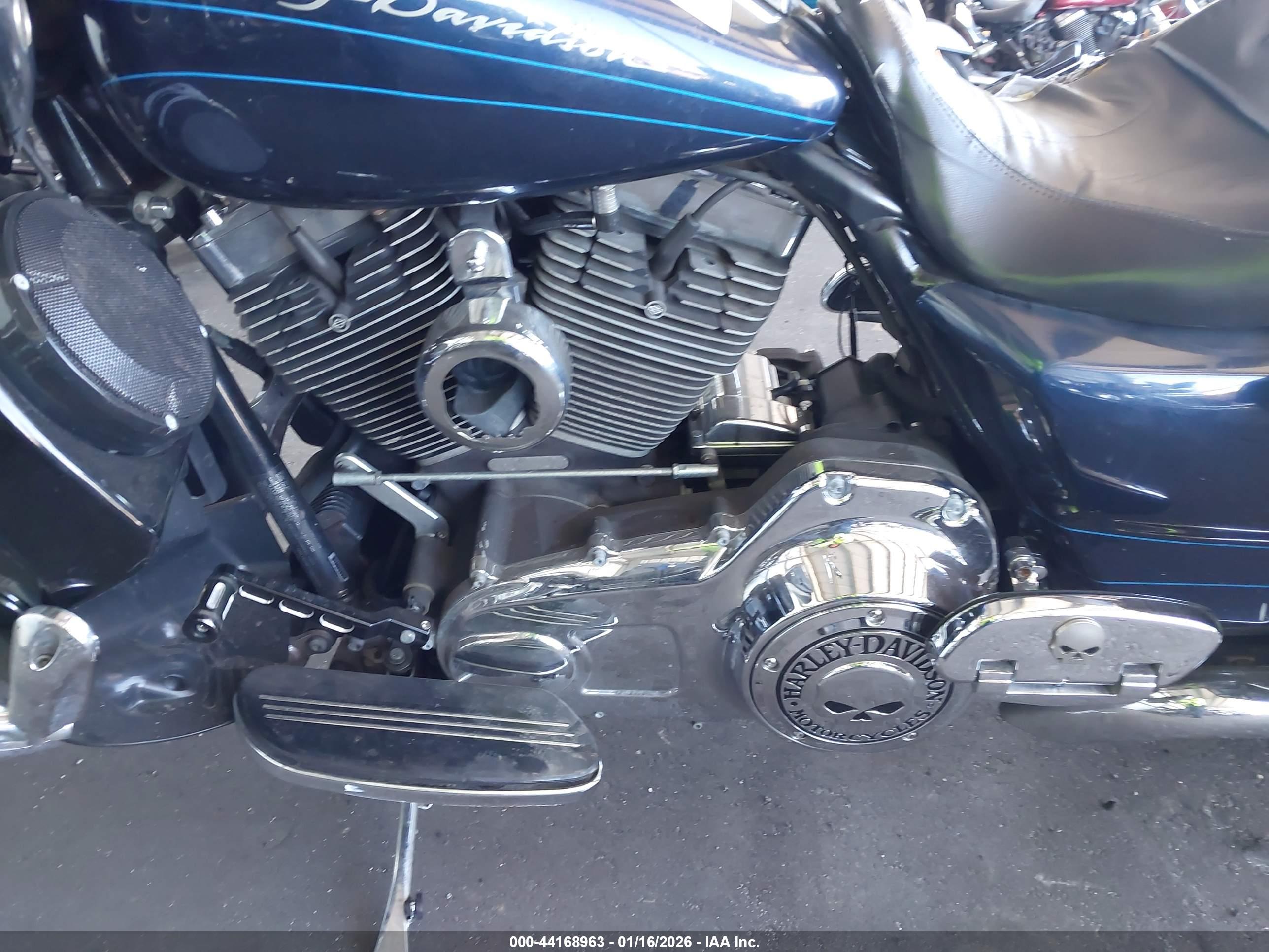 HARLEY-DAVIDSON FLTRX image 9