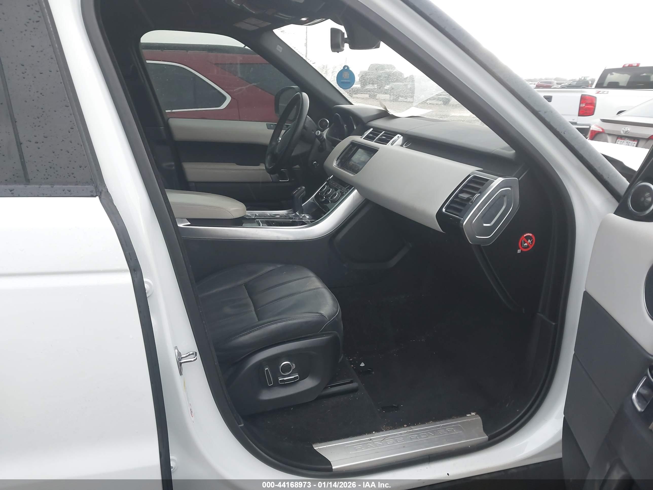 LAND ROVER image 5