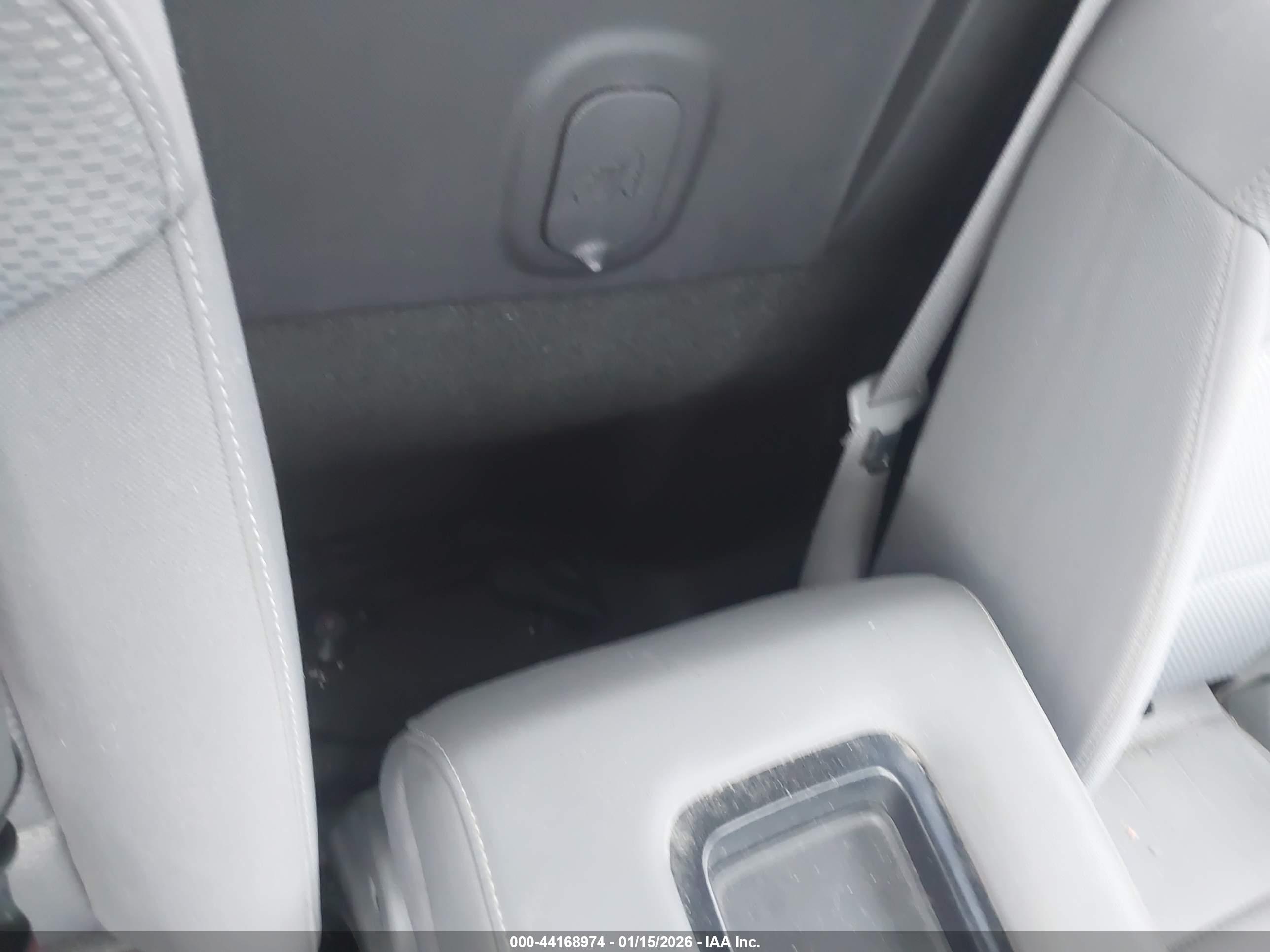 CHEVROLET SILVERADO image 8