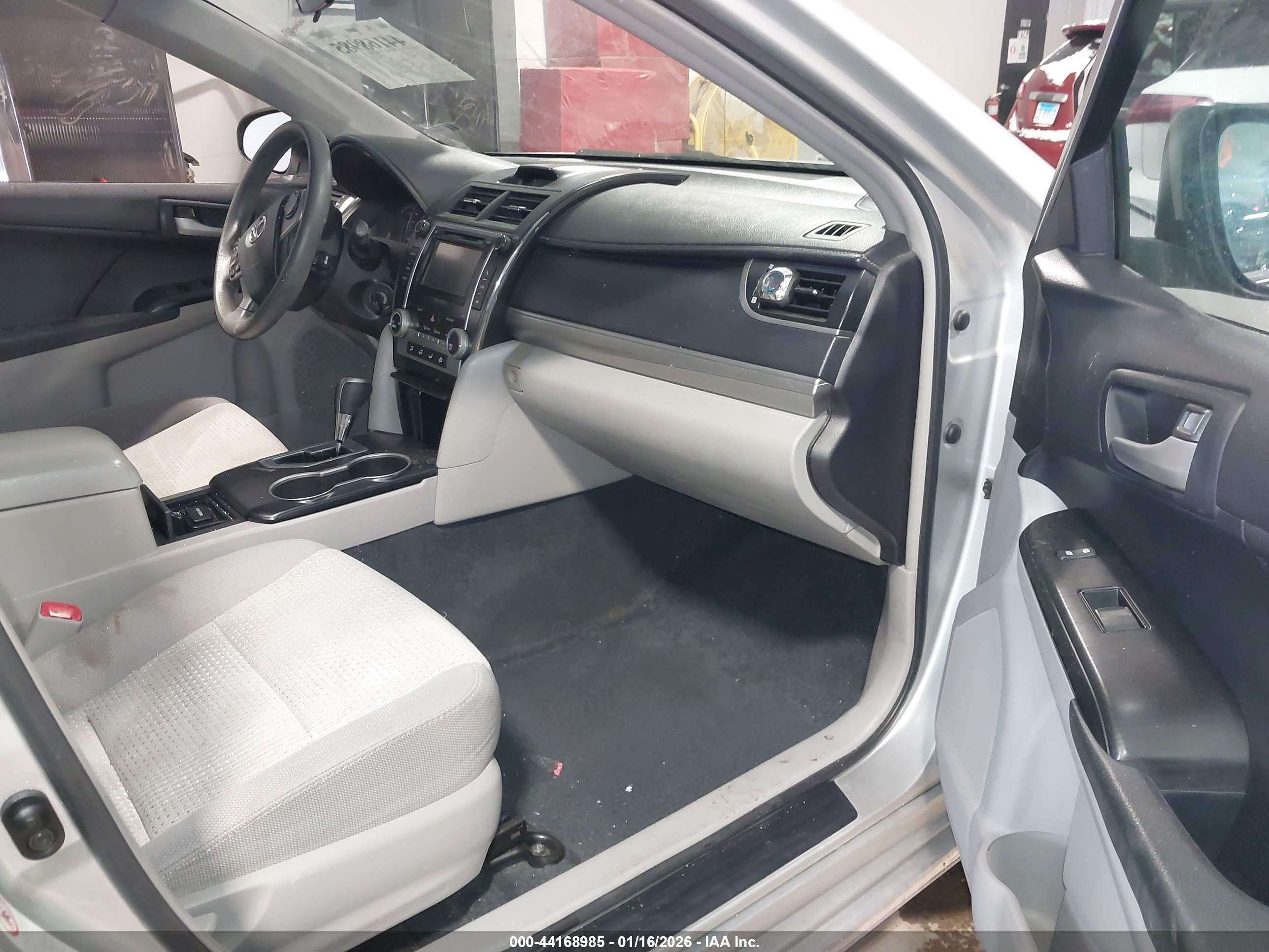 TOYOTA CAMRY image 5