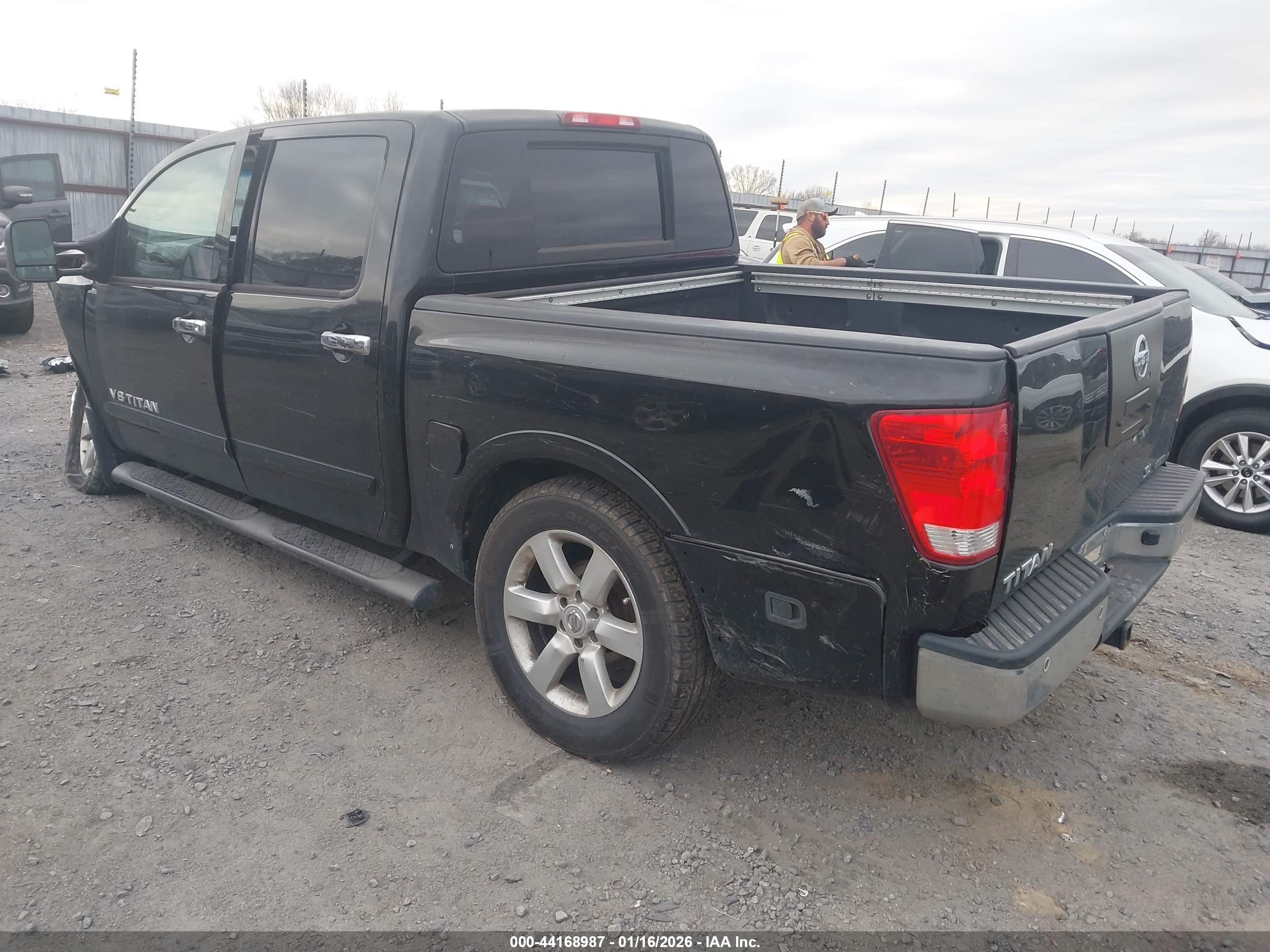 NISSAN TITAN image 3