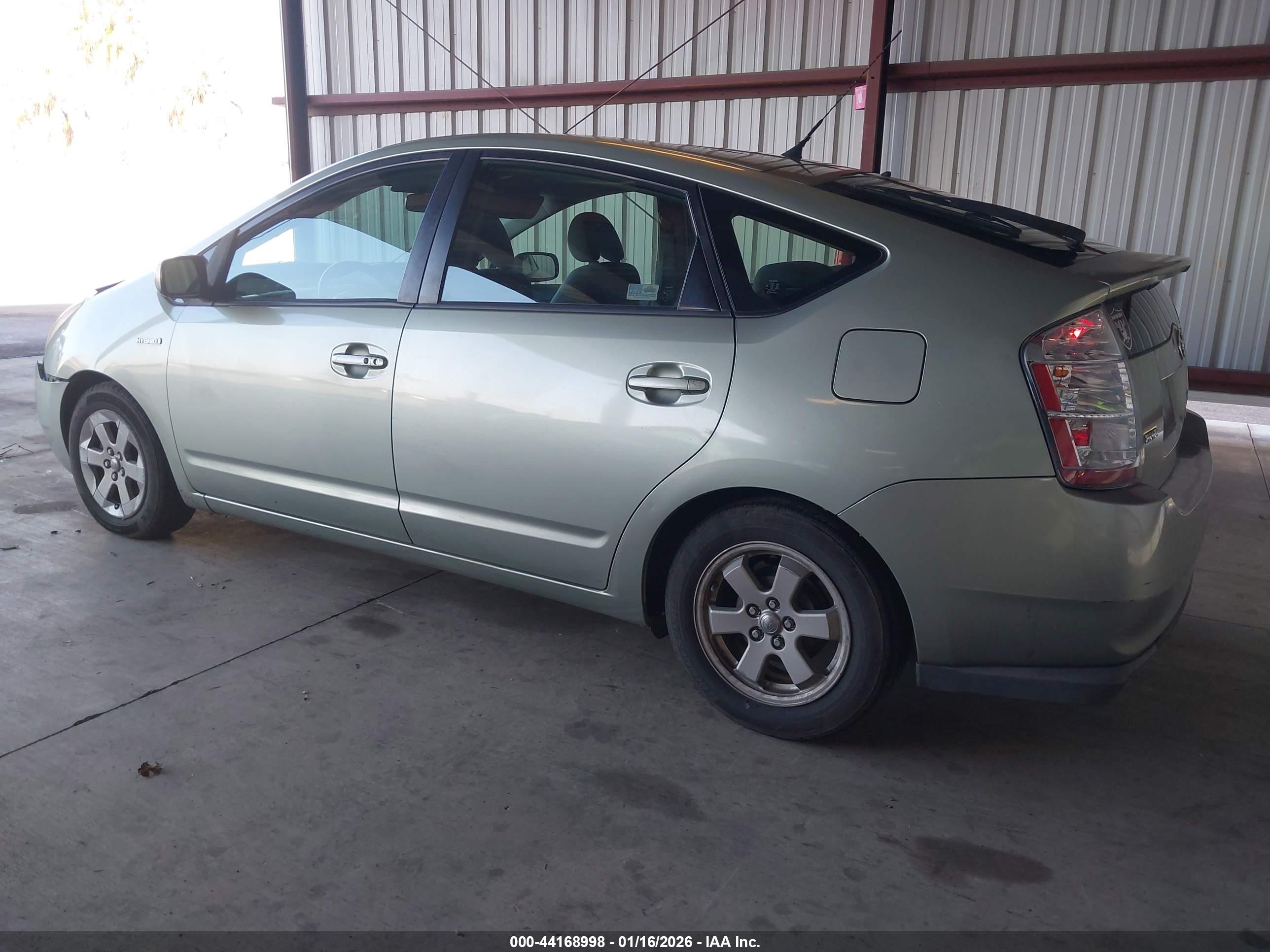 TOYOTA PRIUS image 3