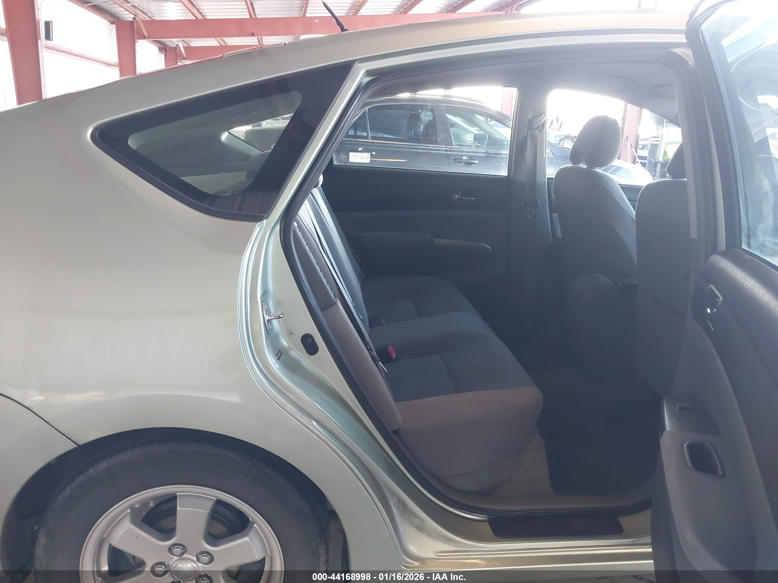 TOYOTA PRIUS image 8