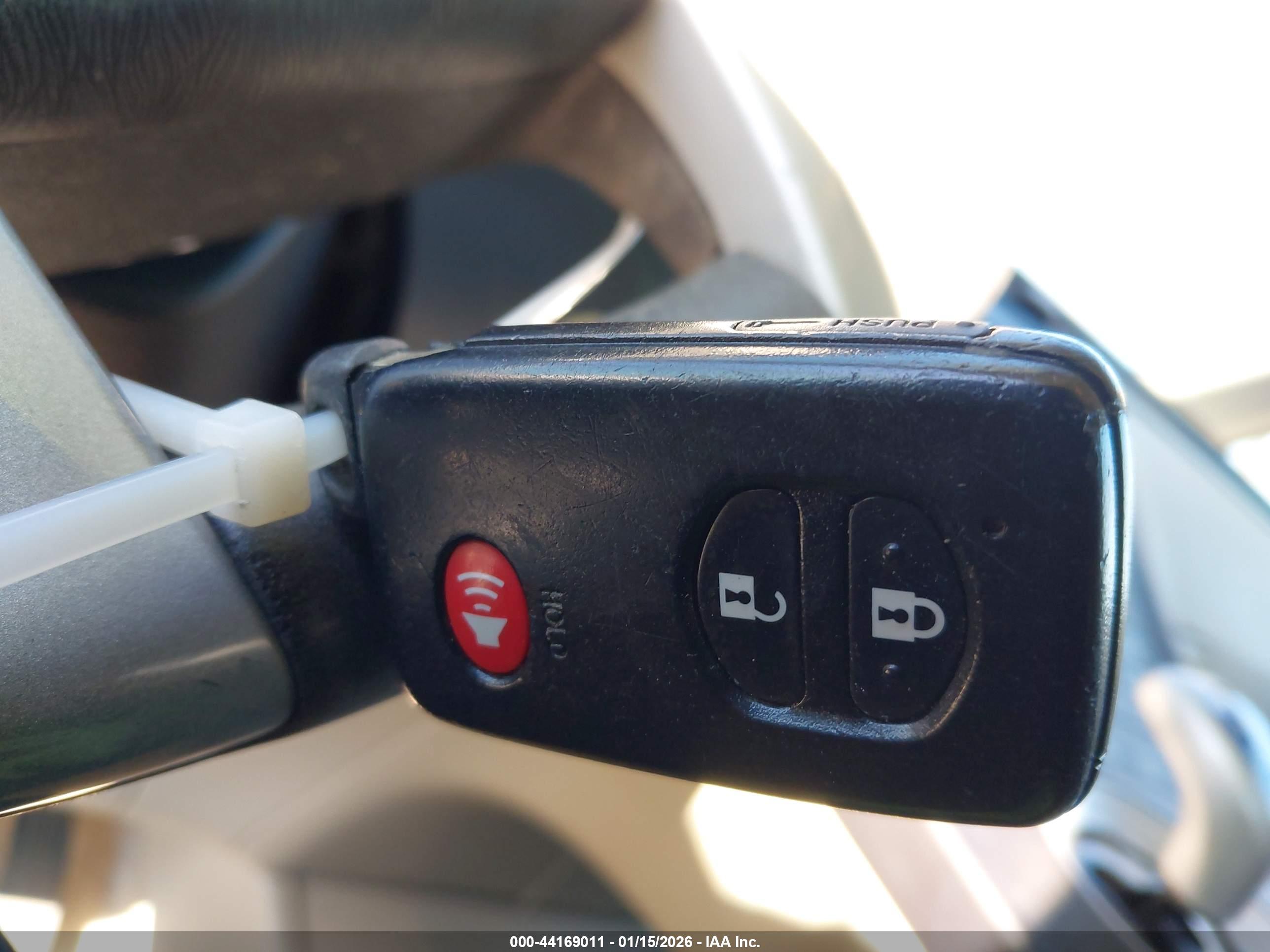 TOYOTA PRIUS image 11