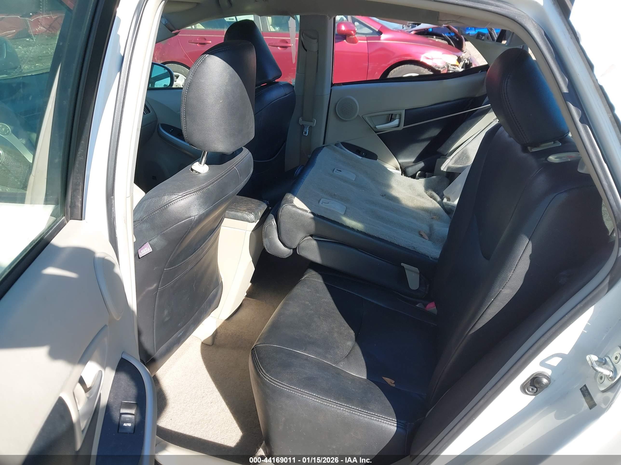 TOYOTA PRIUS image 8