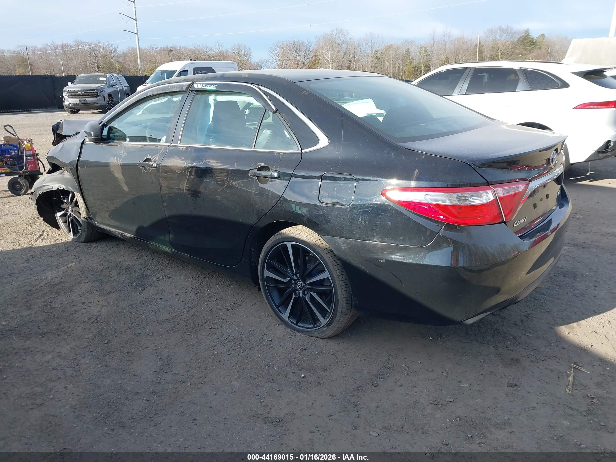 TOYOTA CAMRY image 3