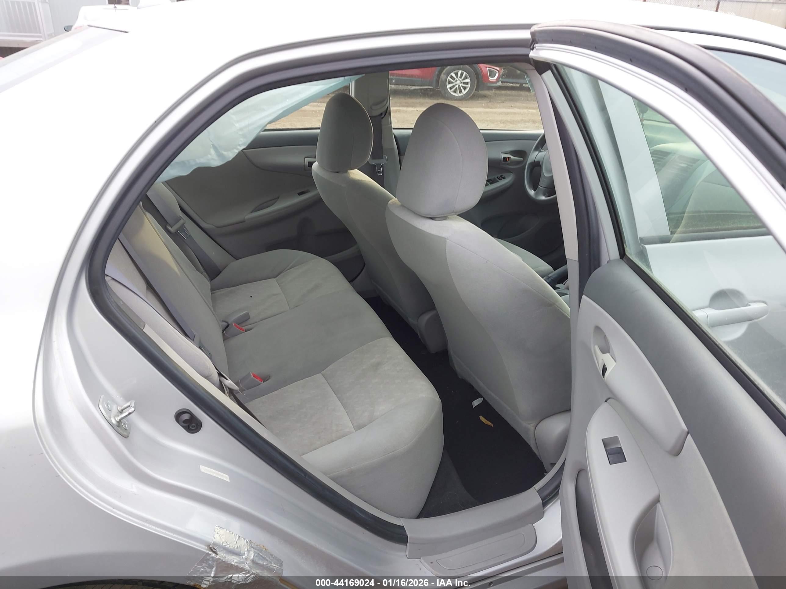 TOYOTA COROLLA image 8