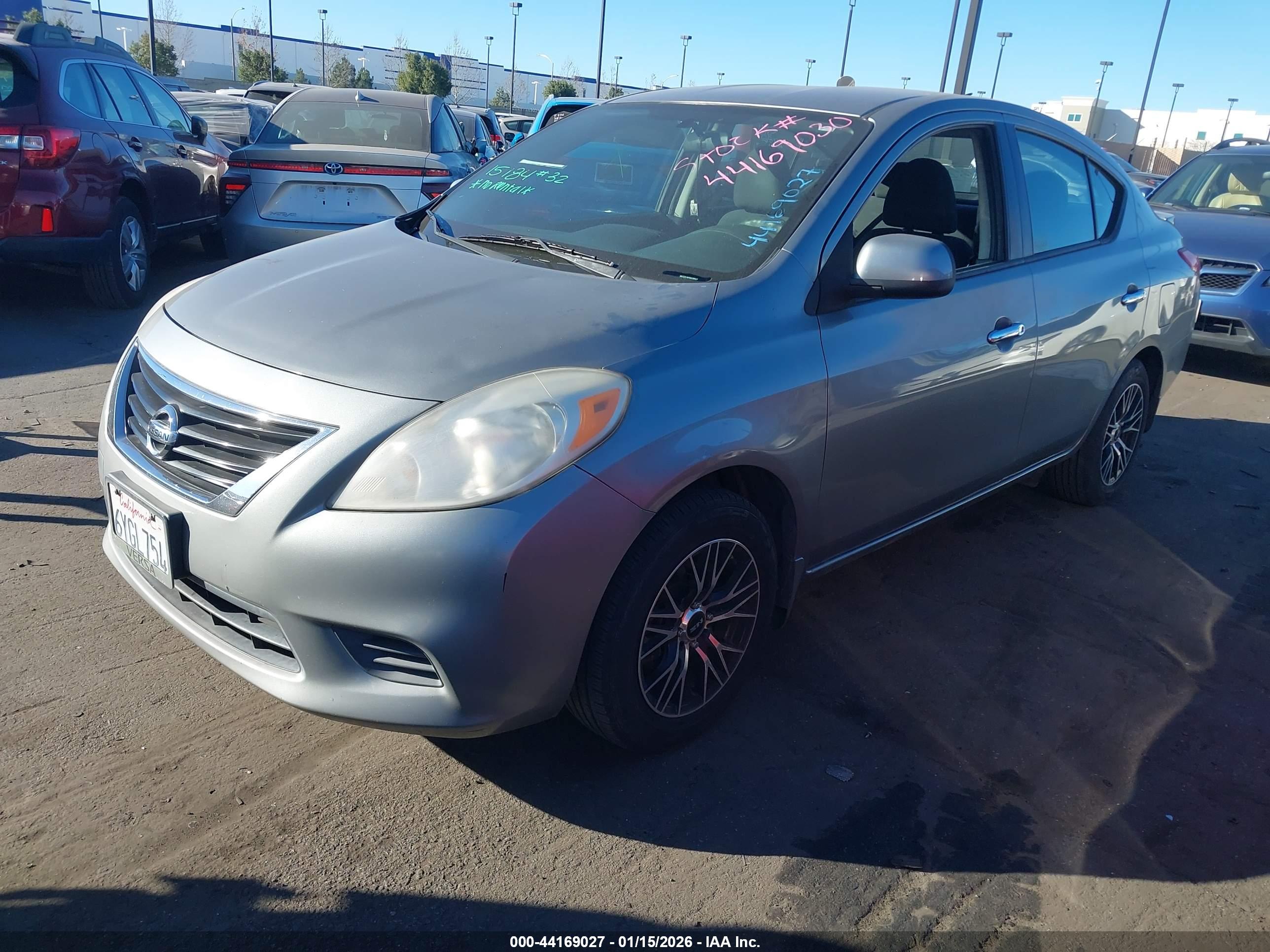 NISSAN VERSA image 2