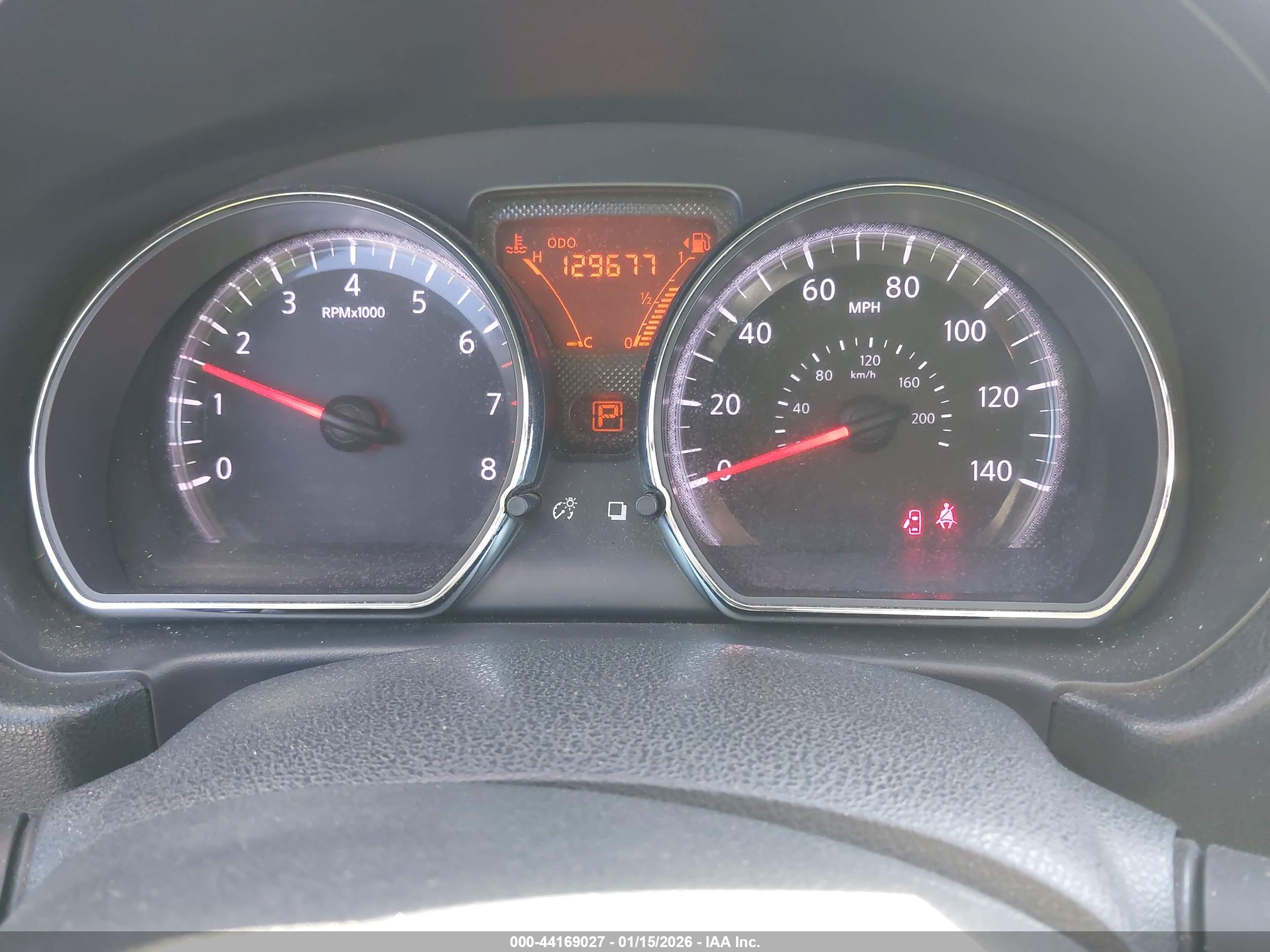 NISSAN VERSA image 7
