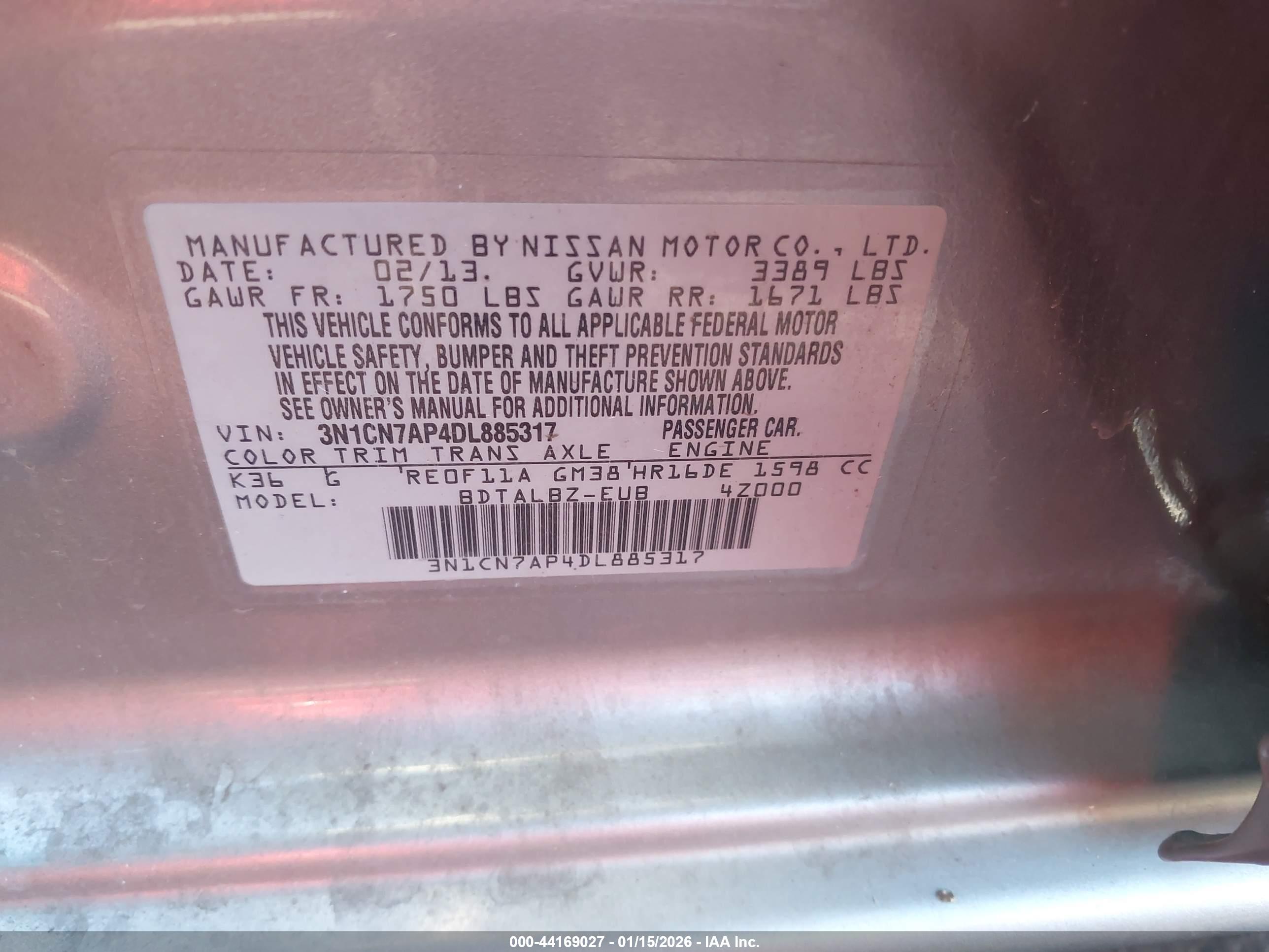 NISSAN VERSA image 9