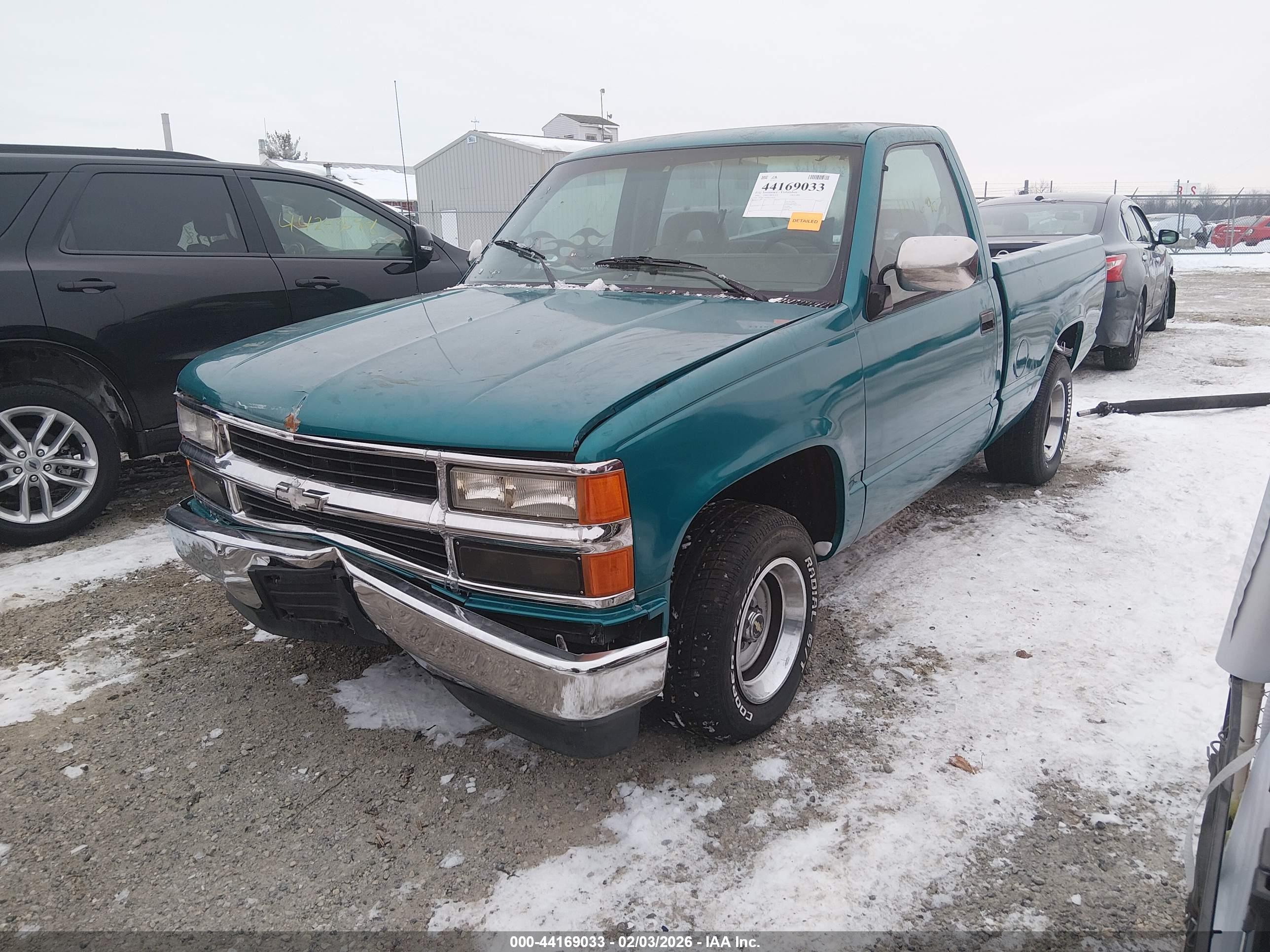 CHEVROLET GMT-400 image 2