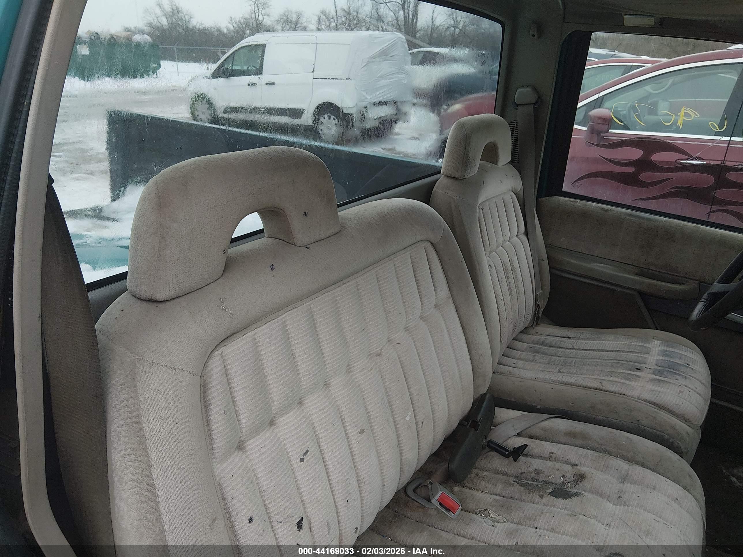 CHEVROLET GMT-400 image 8
