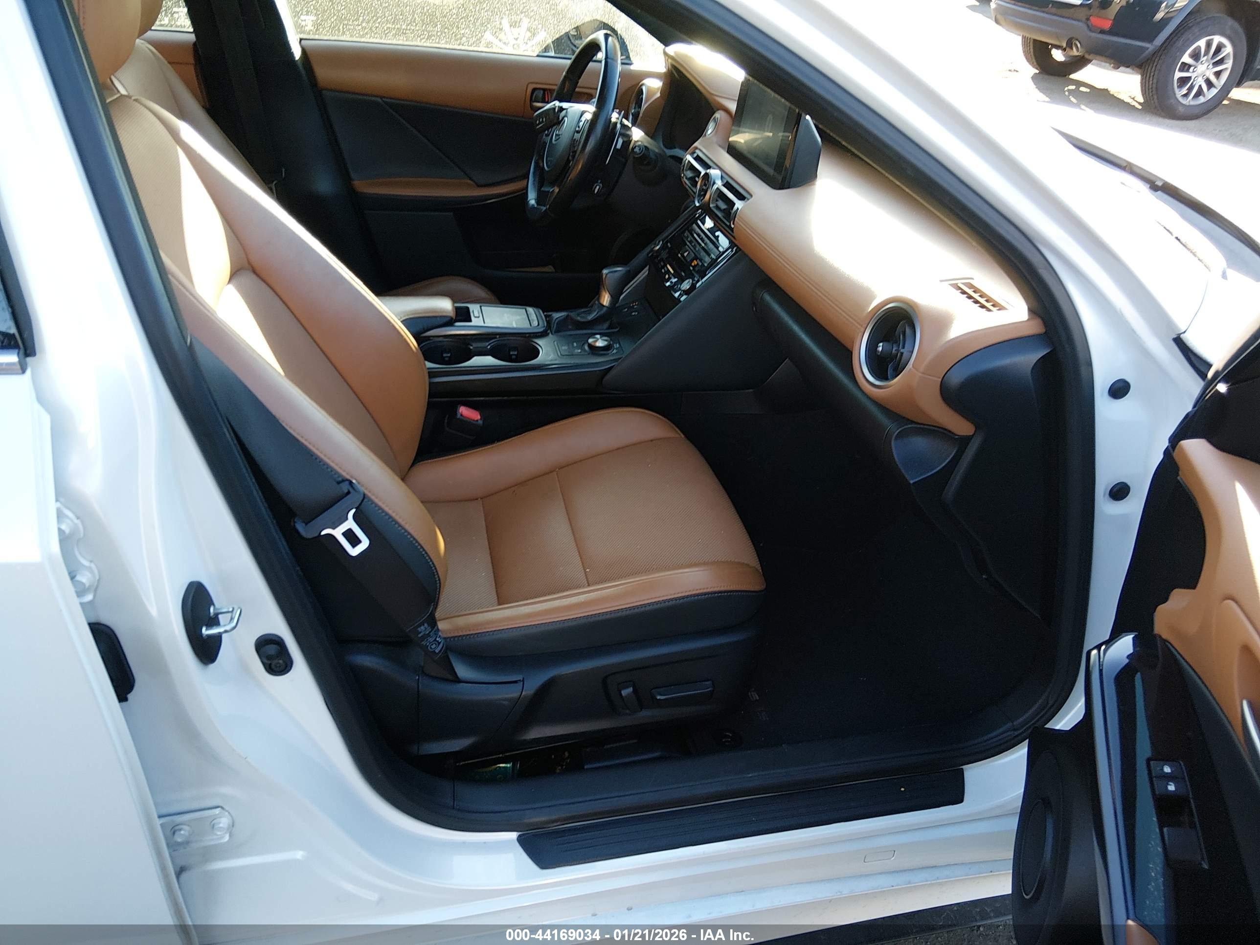 LEXUS IS image 5