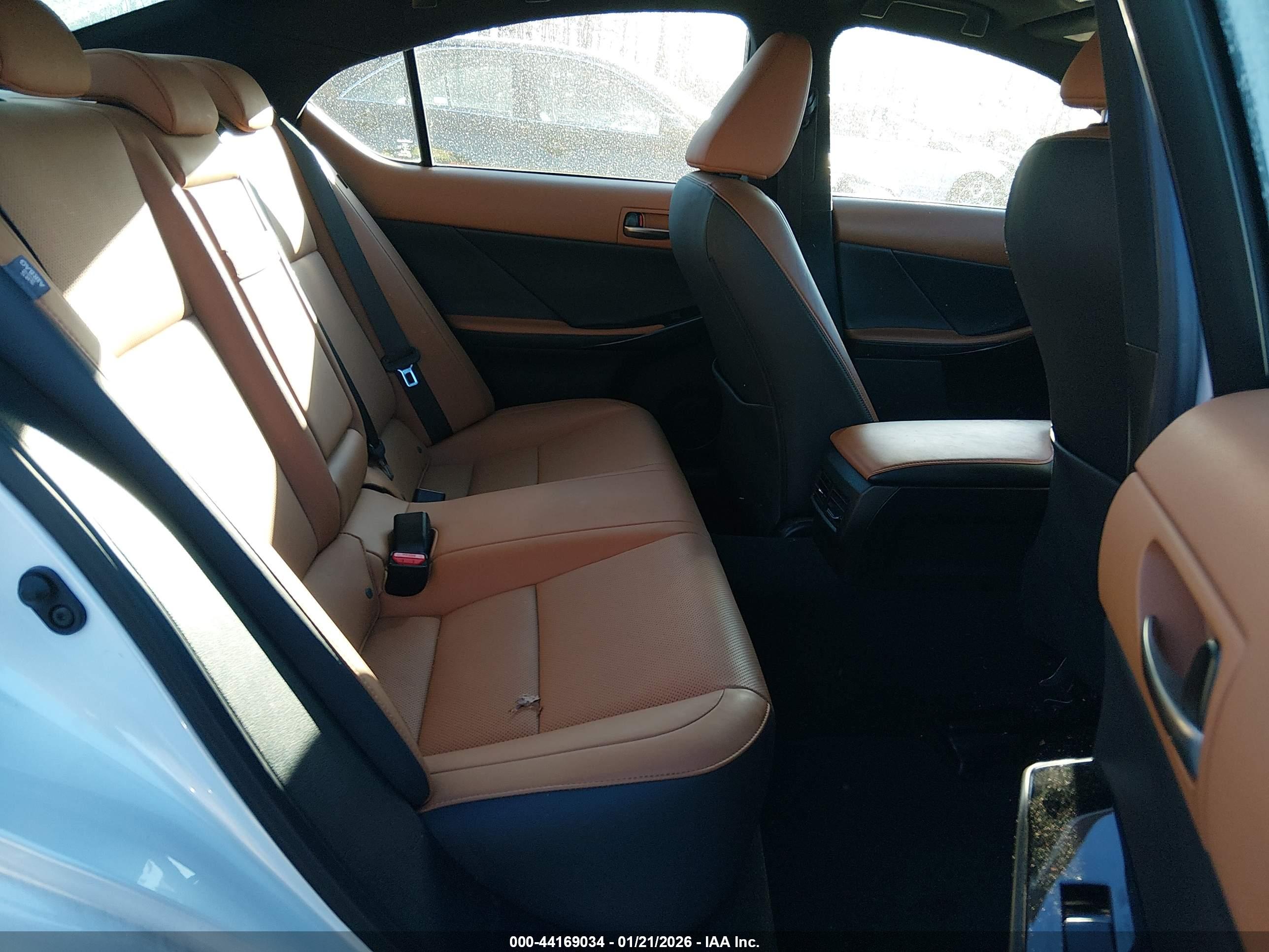 LEXUS IS image 8