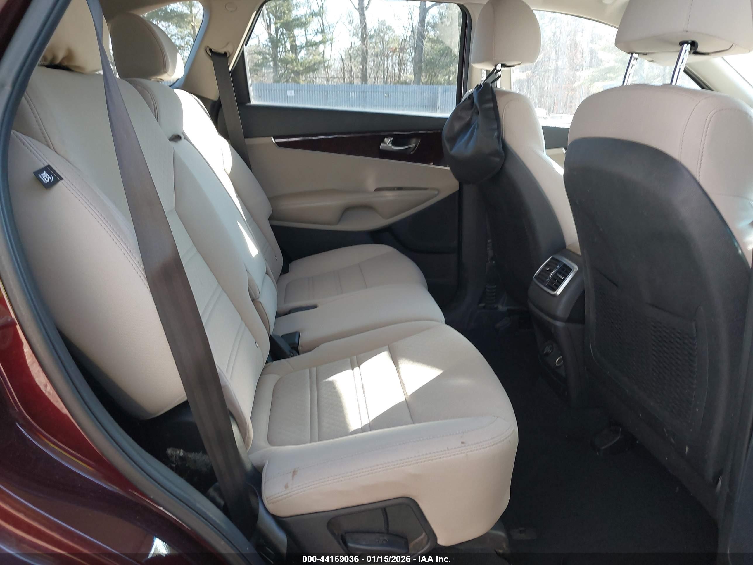 KIA SORENTO image 8
