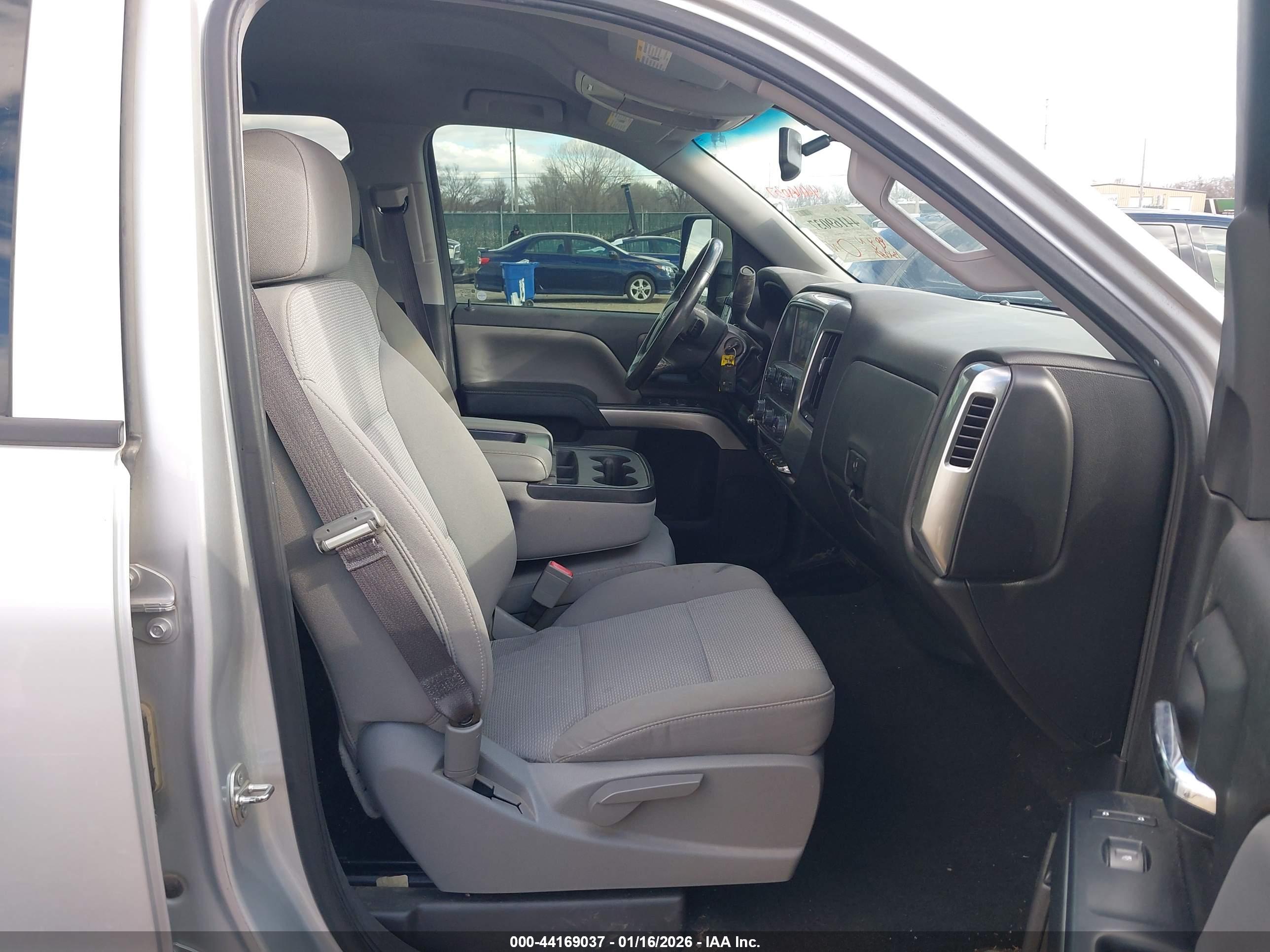 CHEVROLET SILVERADO image 5