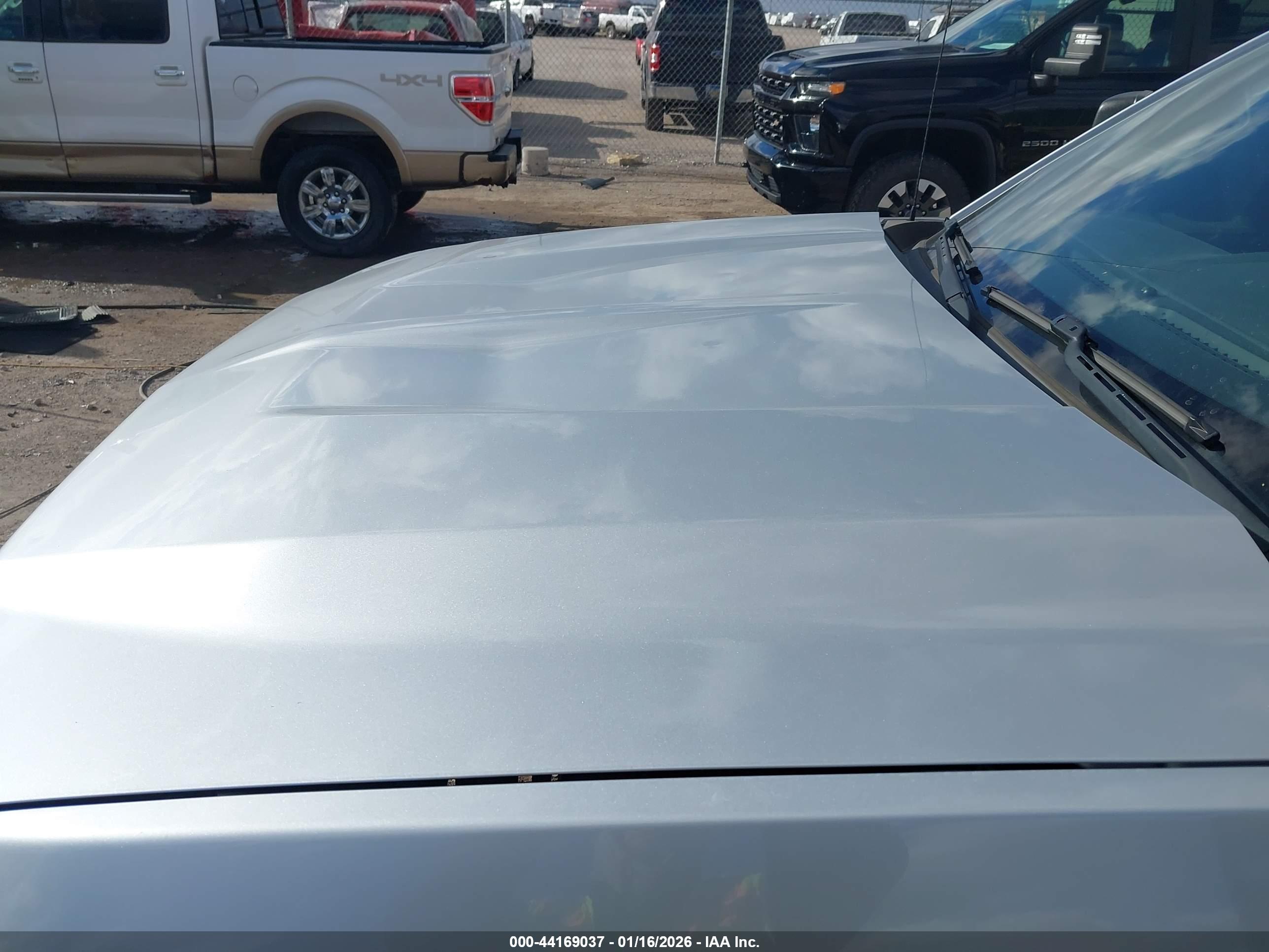 CHEVROLET SILVERADO image 6