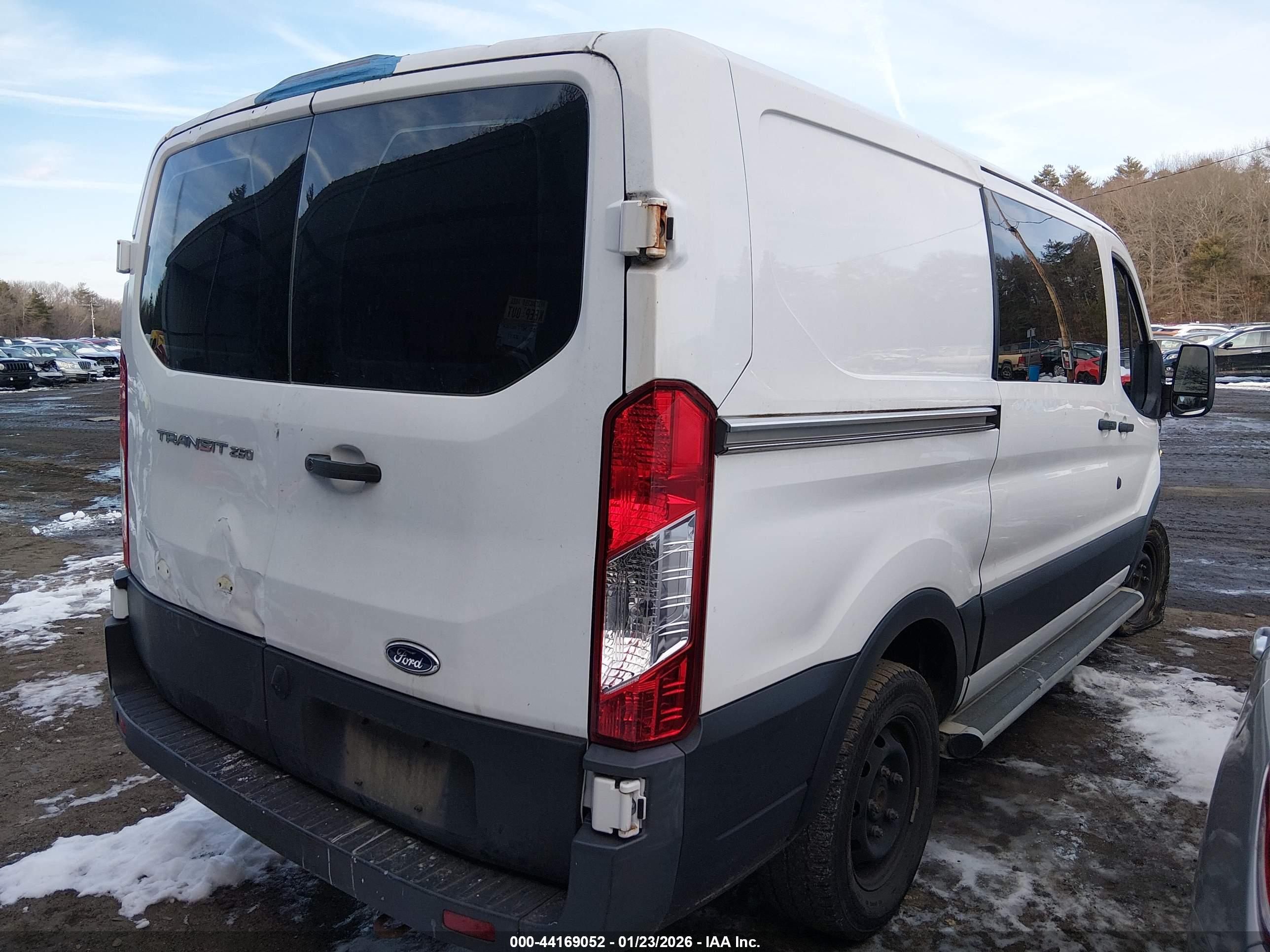 FORD TRANSIT-250 image 4