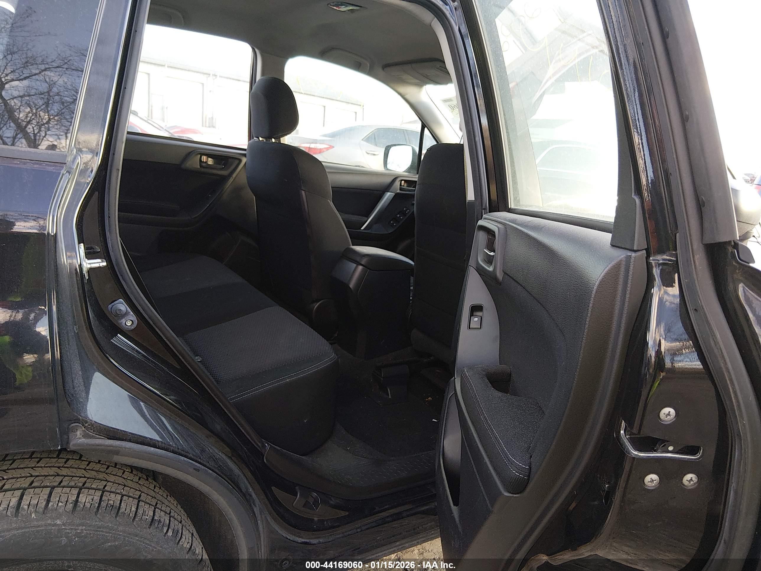SUBARU FORESTER image 8
