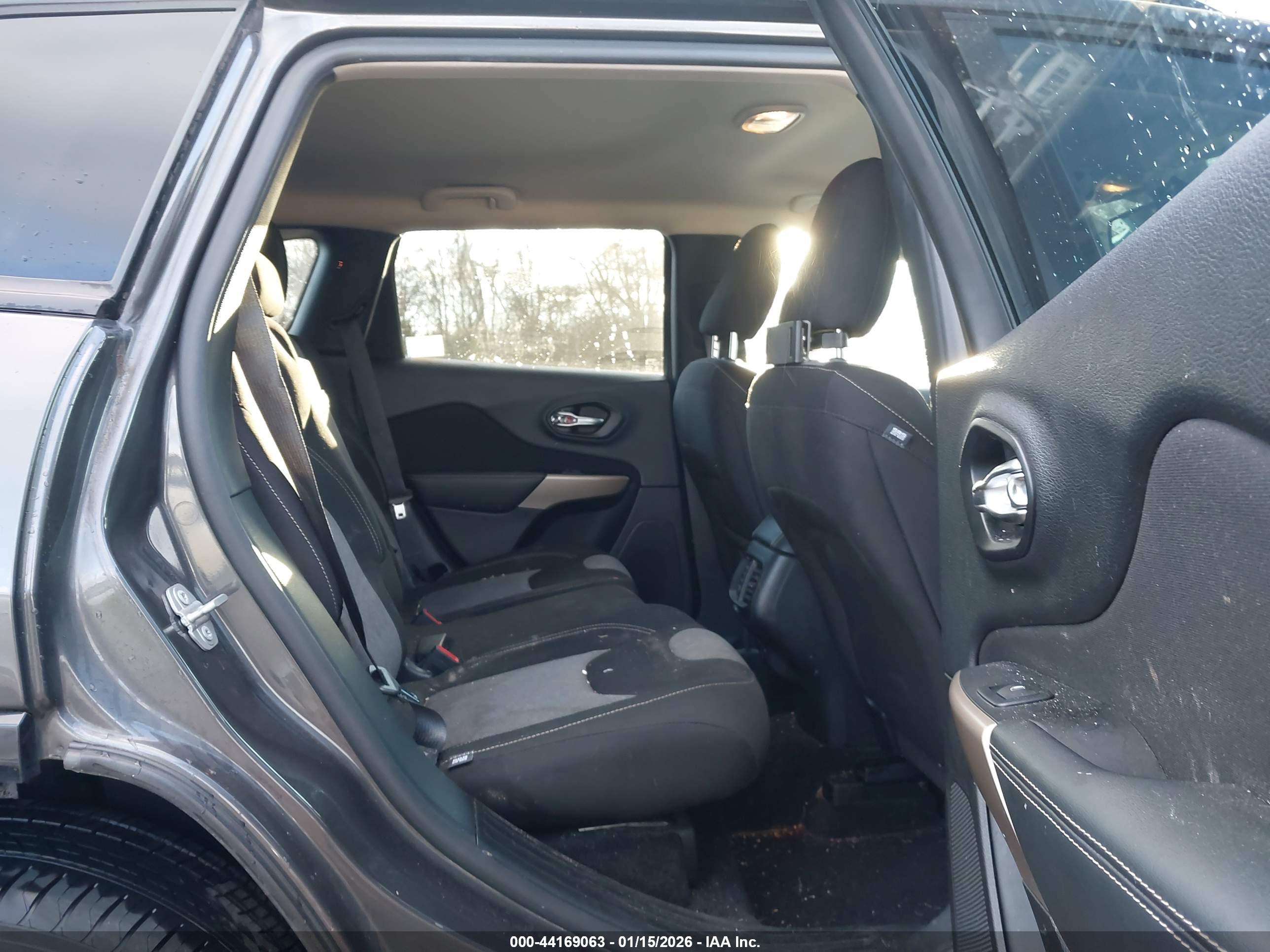 JEEP CHEROKEE image 8