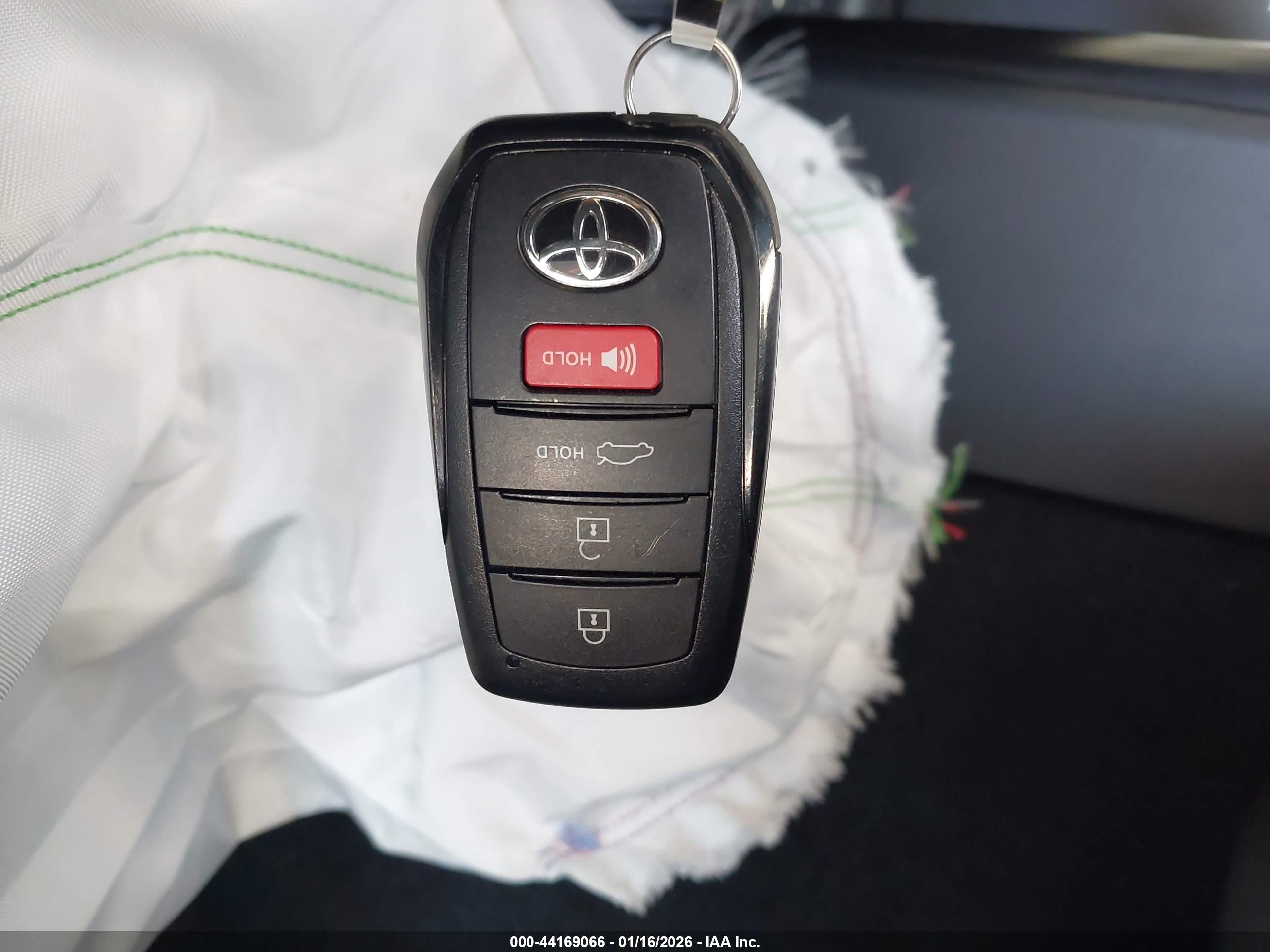 TOYOTA CAMRY image 11