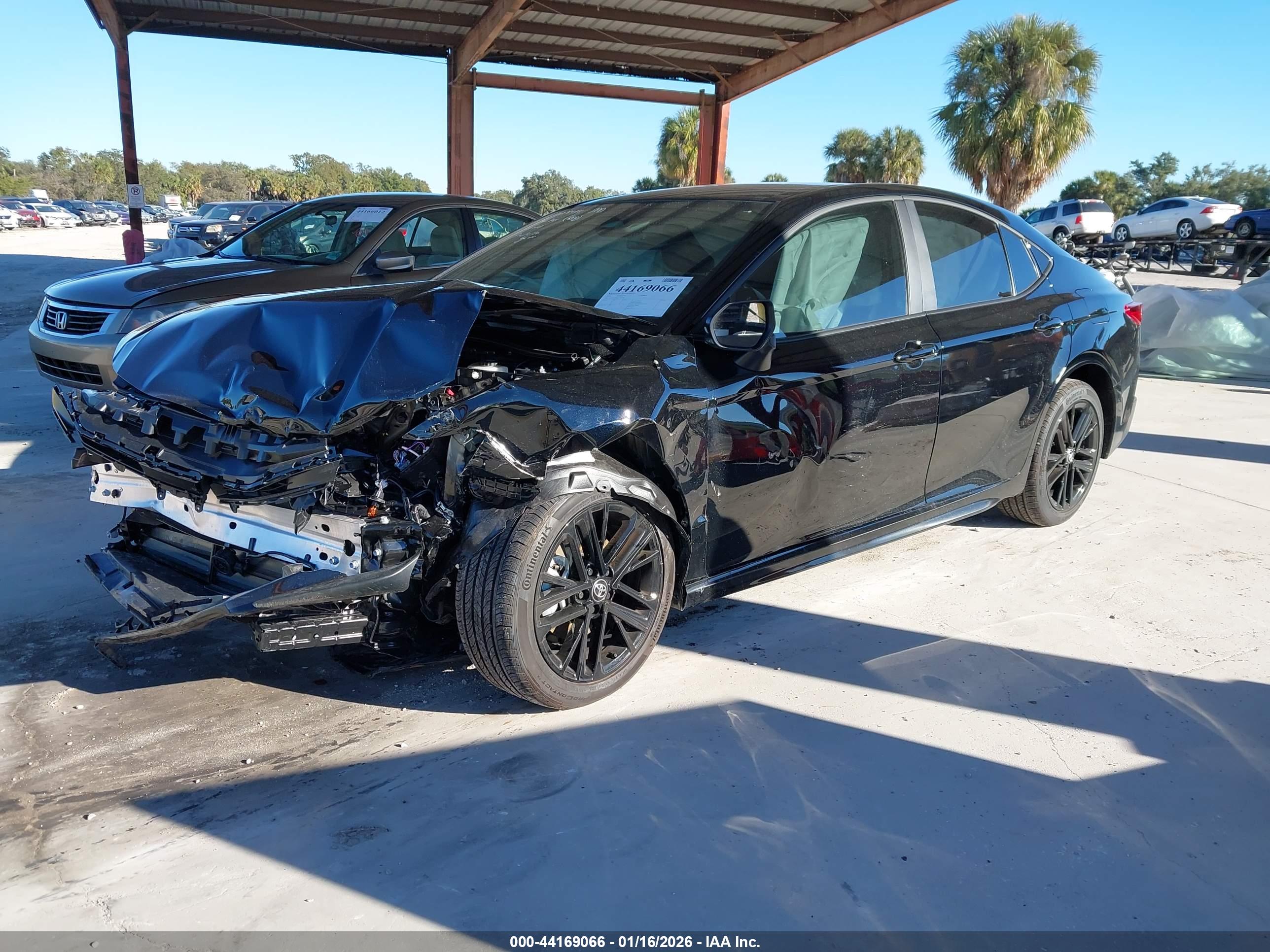 TOYOTA CAMRY image 2