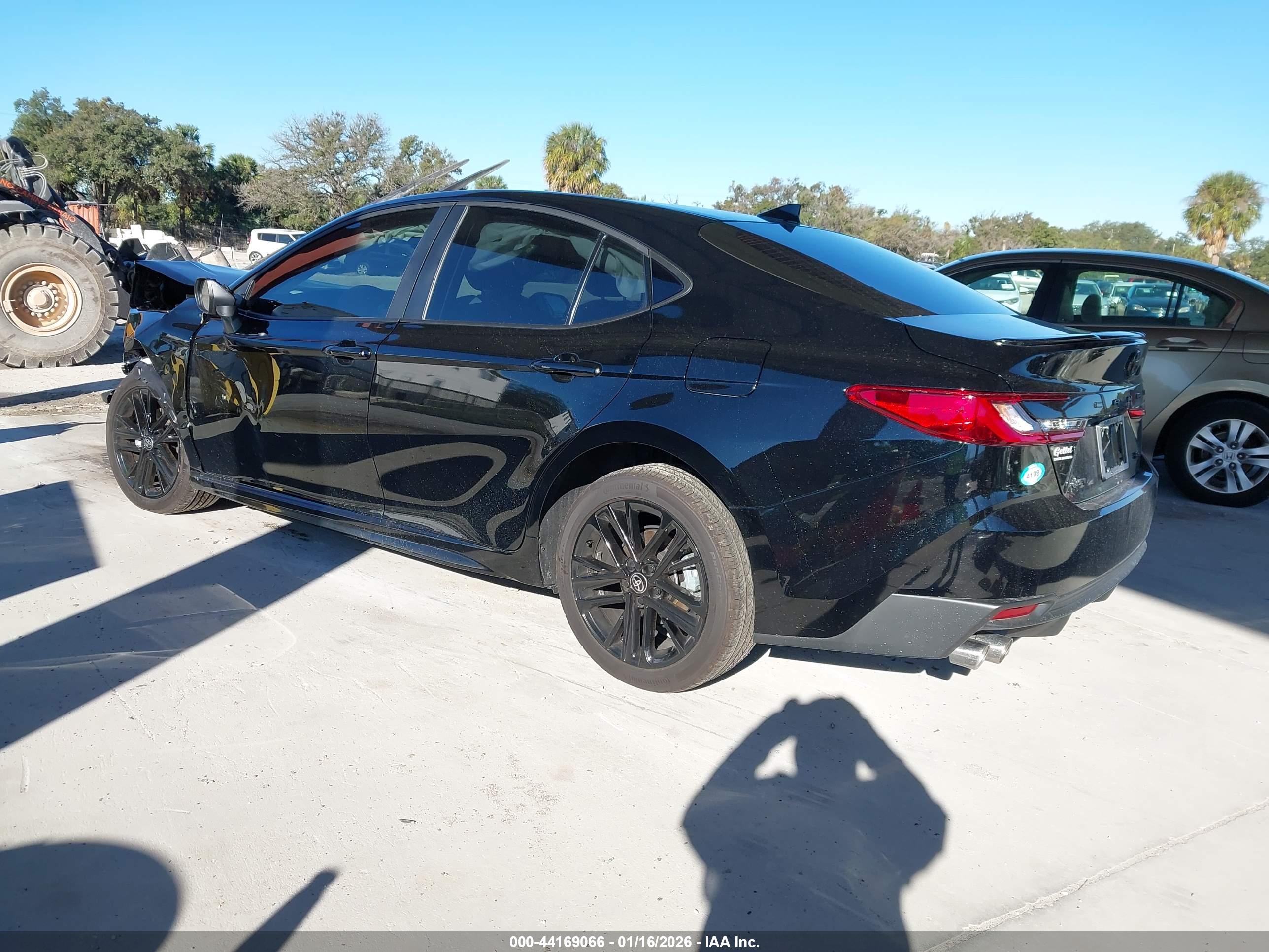 TOYOTA CAMRY image 3