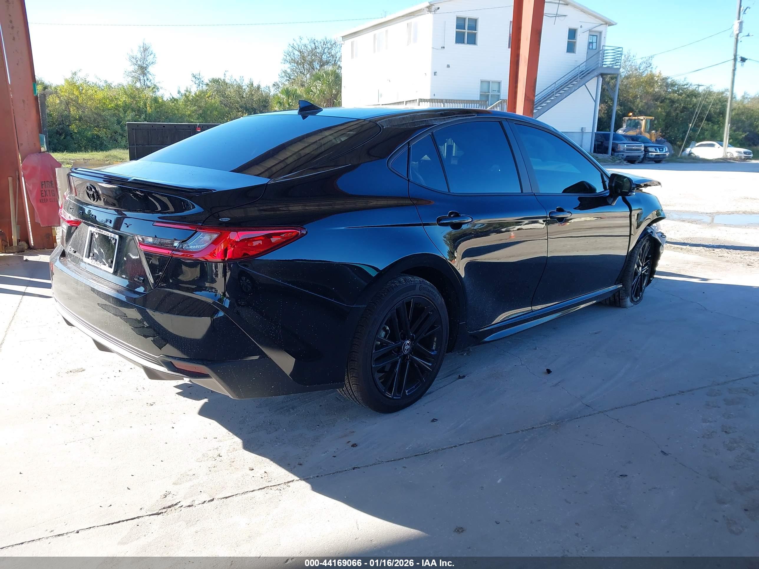 TOYOTA CAMRY image 4