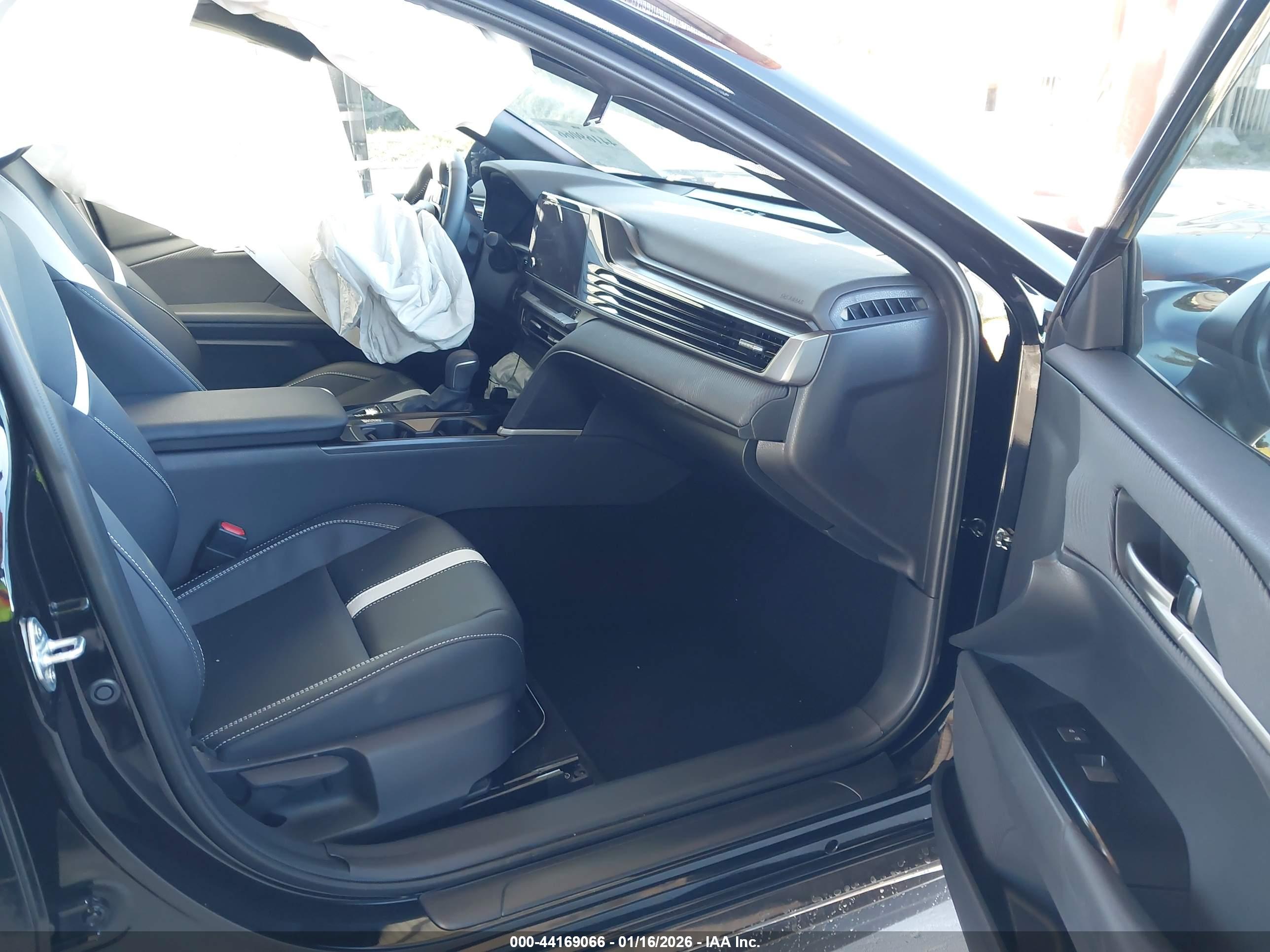 TOYOTA CAMRY image 5