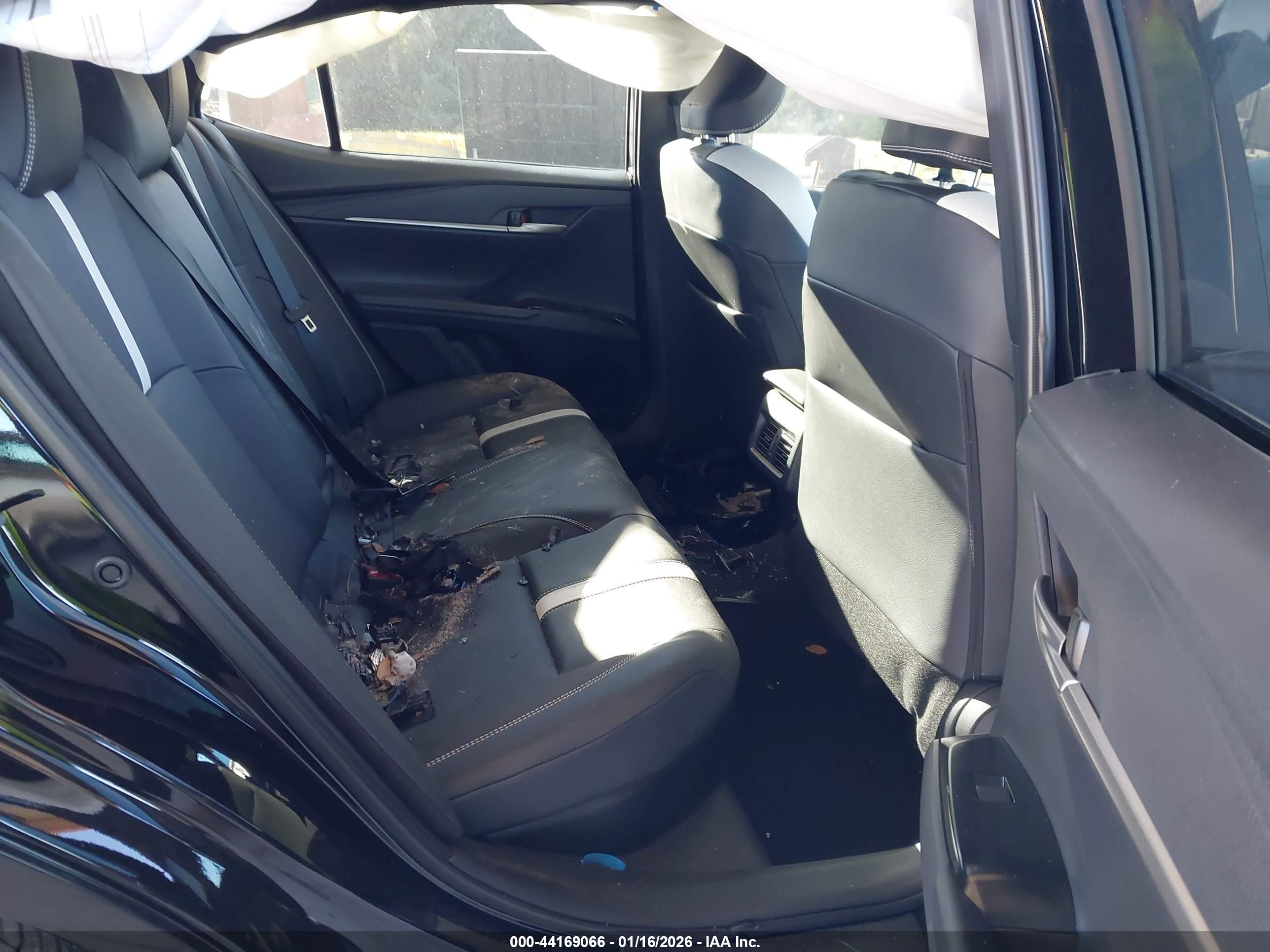 TOYOTA CAMRY image 8