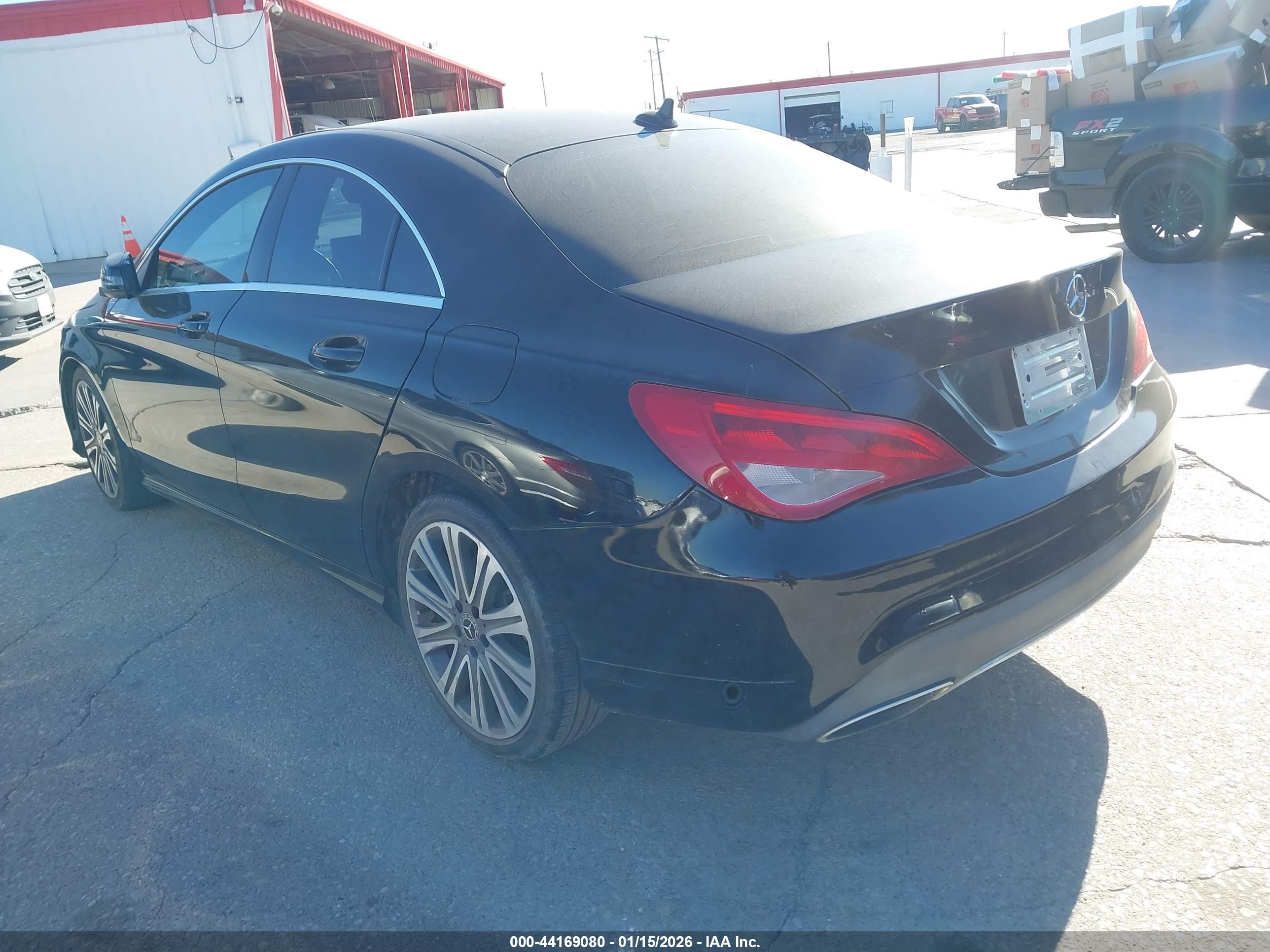 MERCEDES-BENZ CLA image 3